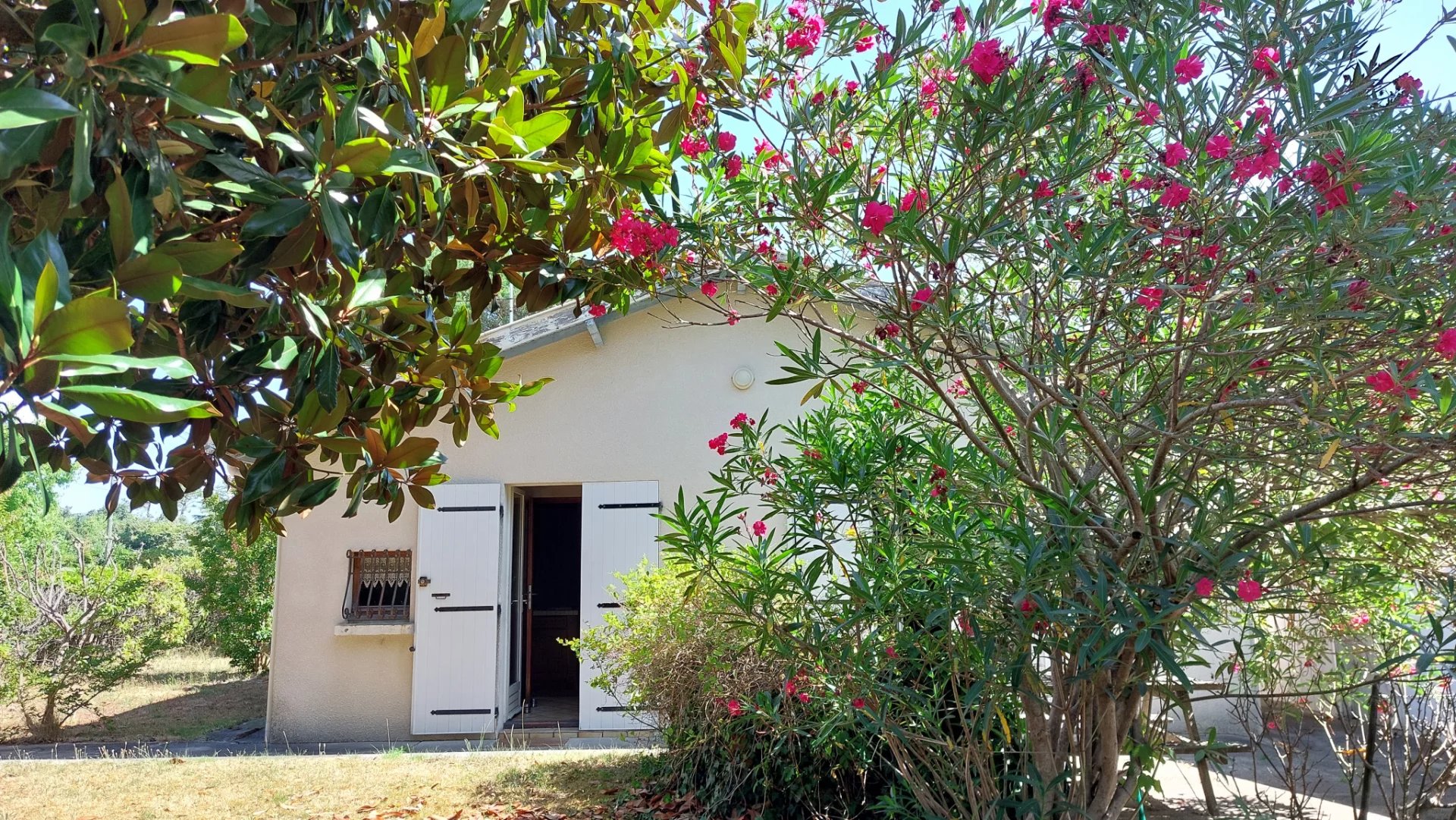 MAISON 3 CHAMBRES ANNEXE ET GARAGE - CASSY