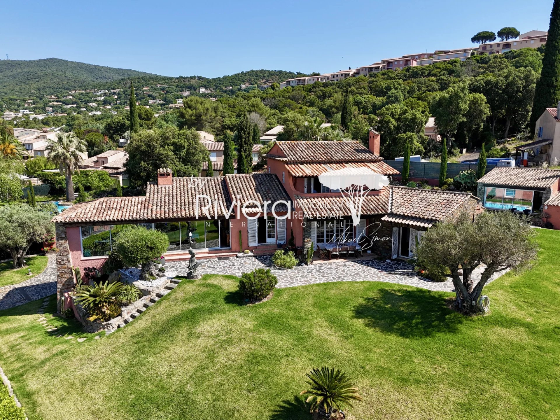 VILLA  PRESTIGE PROCHE PLAGE - 700m de la plage