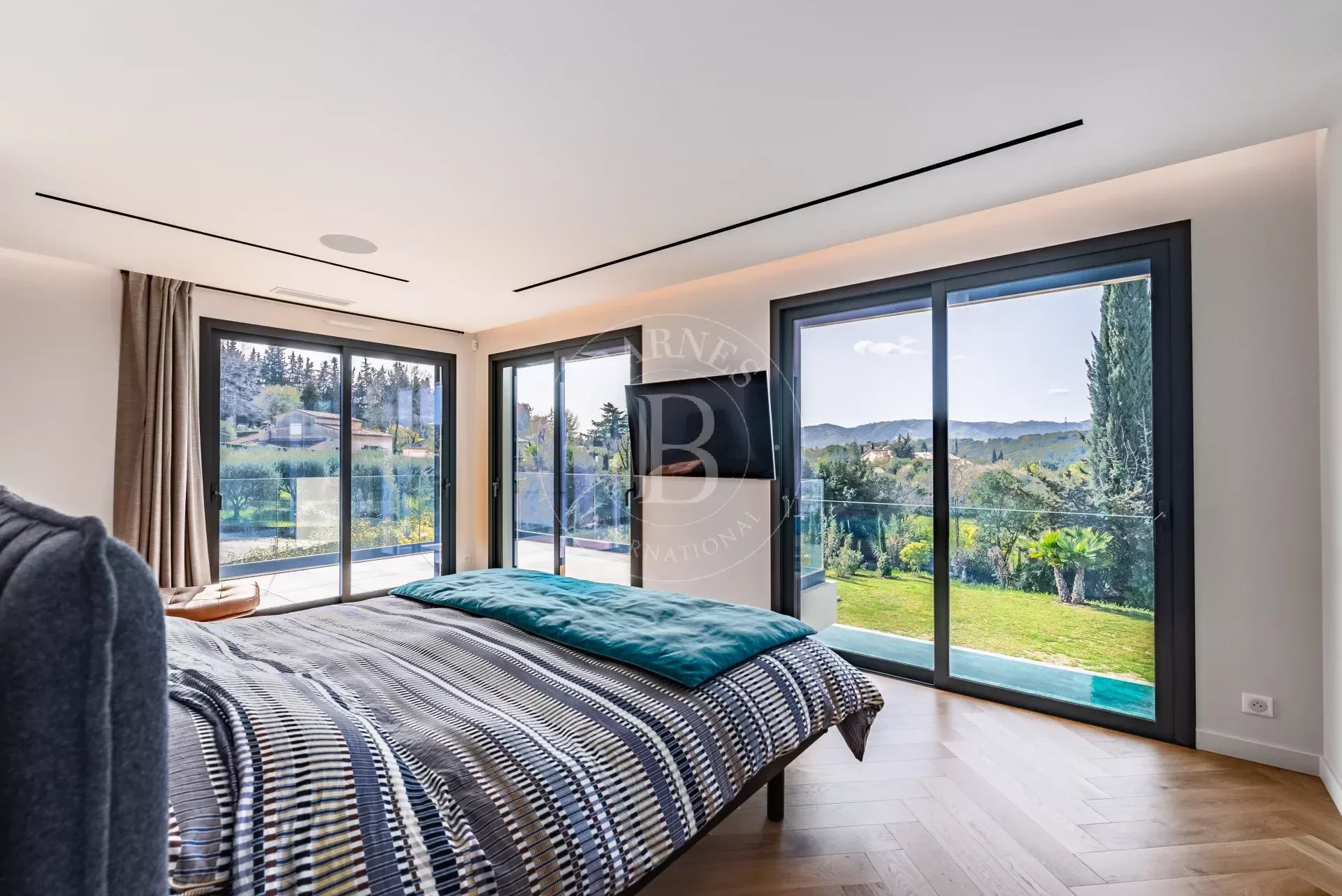 Mougins - New contemporary villa - picture 9