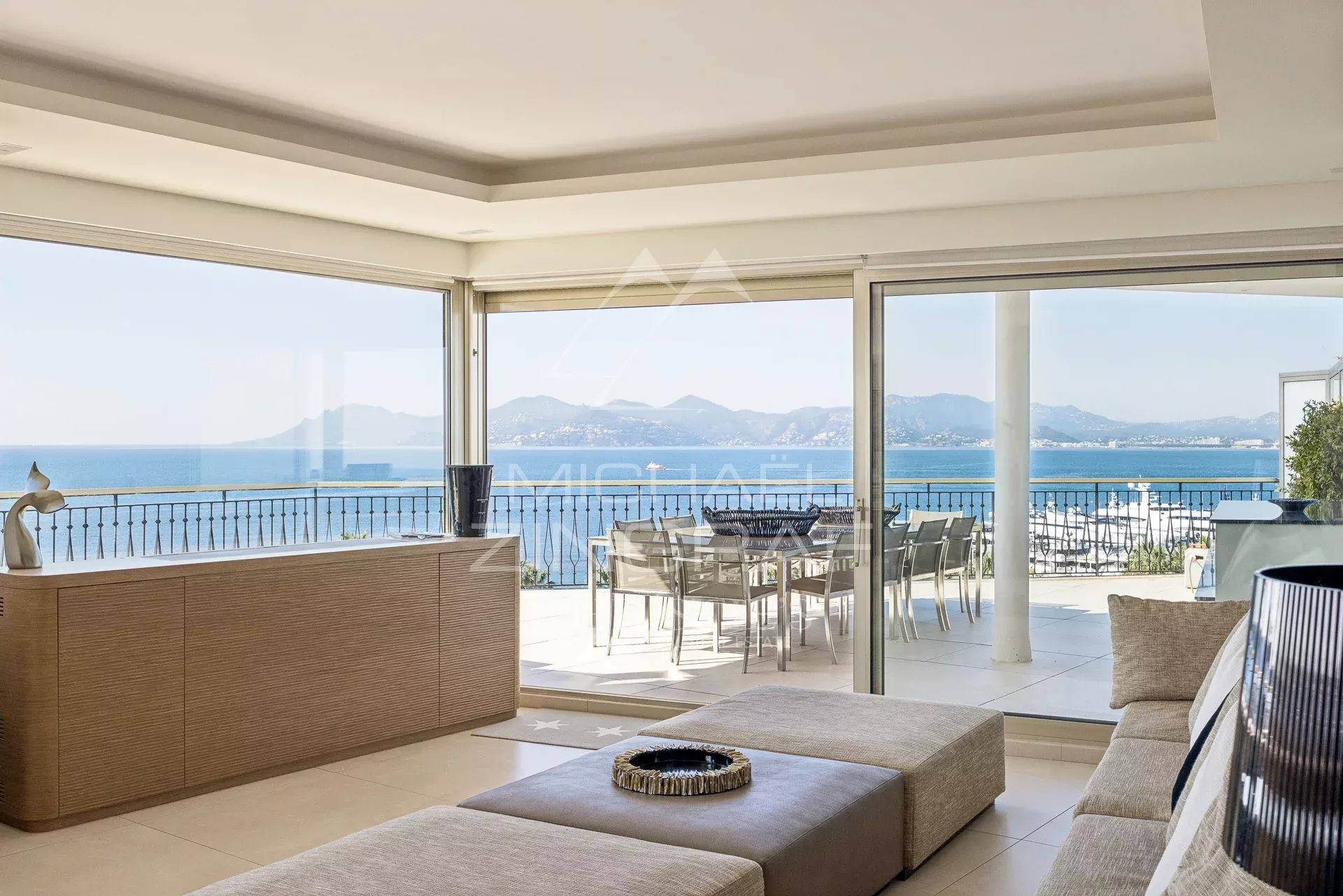 Cannes - Croisette - Penthouse Vue Mer Panoramique