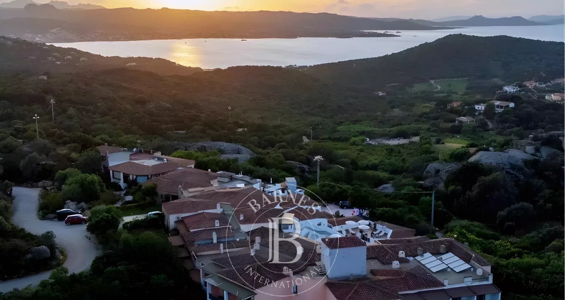 Hôtel Arzachena  -  ref 86748863 (picture 1)