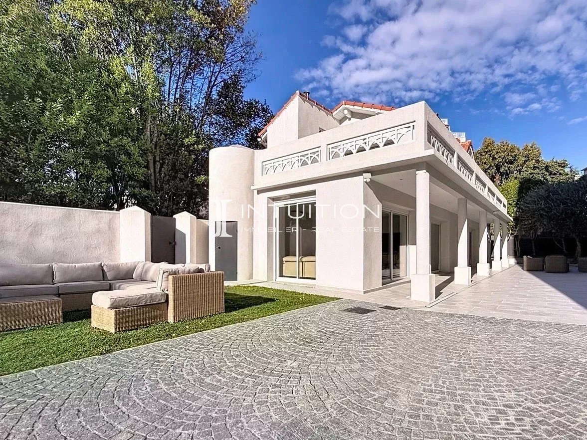 Cannes - Centre : Villa familiale avec dépendance