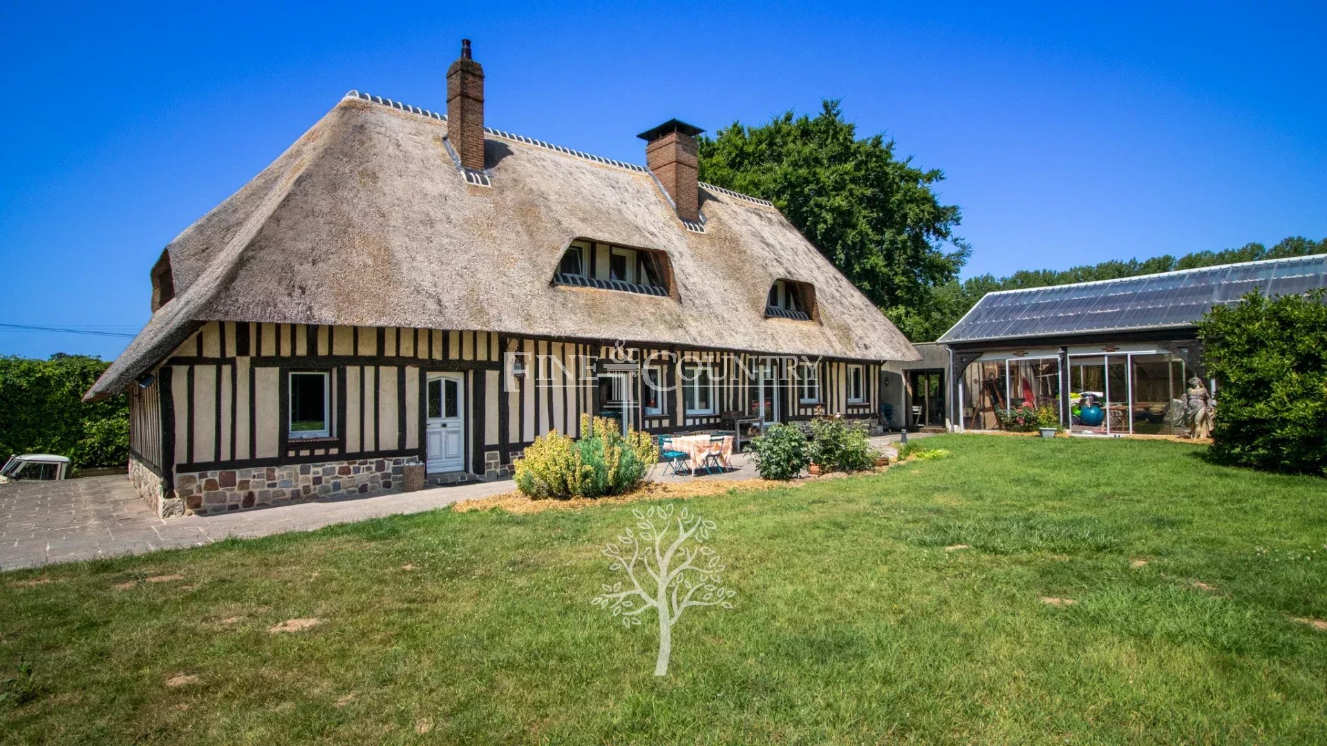 Photo of 7-room Thatched cottage for sale with covered heated swimming pool