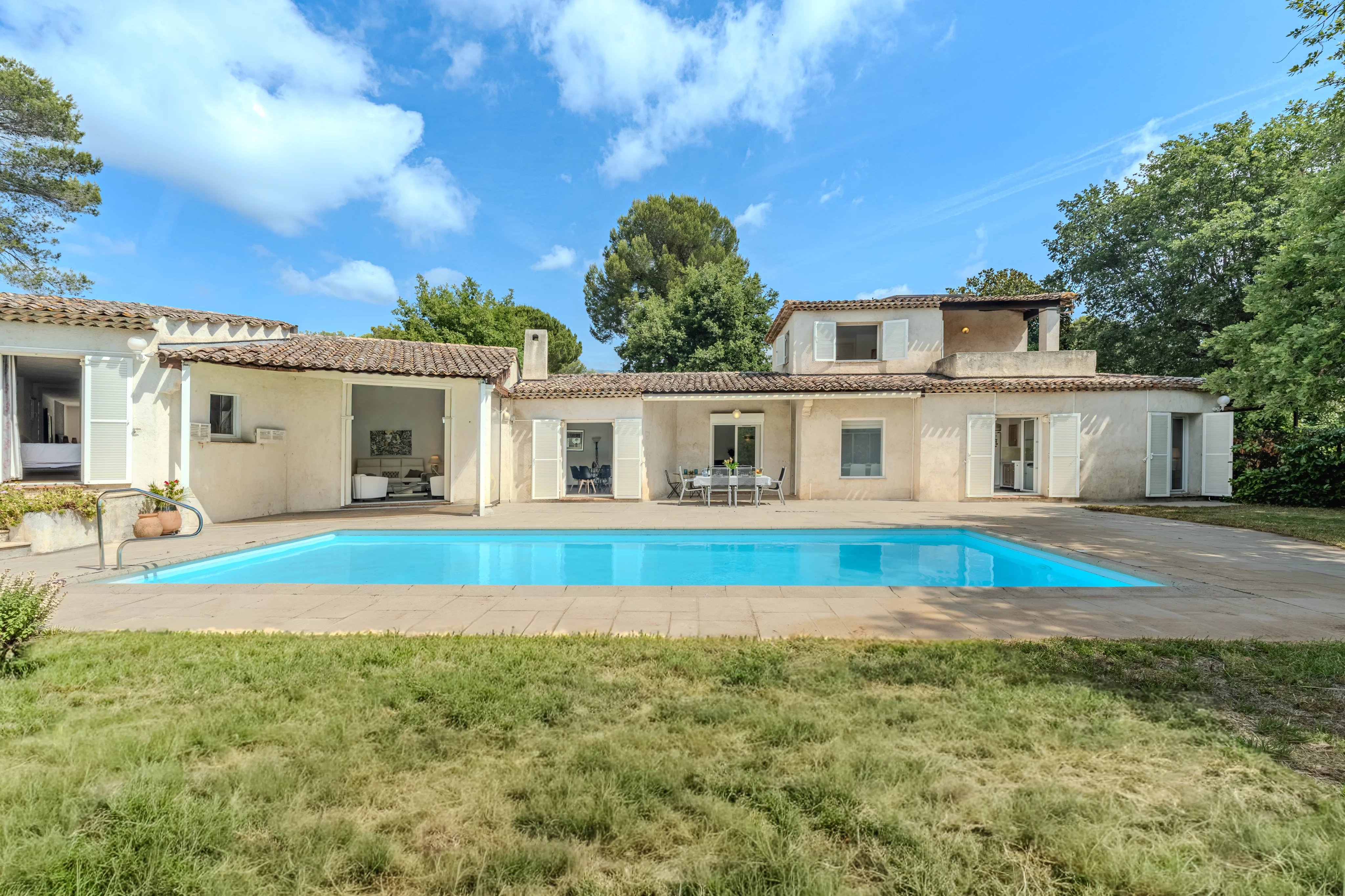 Charming Provençal villa in a private domain - Roquefort les Pins