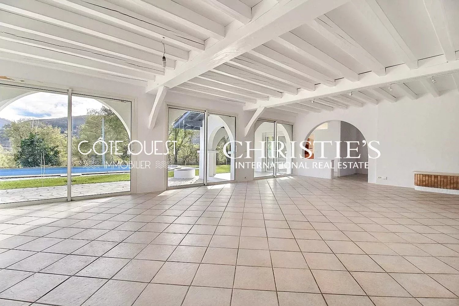 4 Bedroom Villa/Townhouse's Image 3