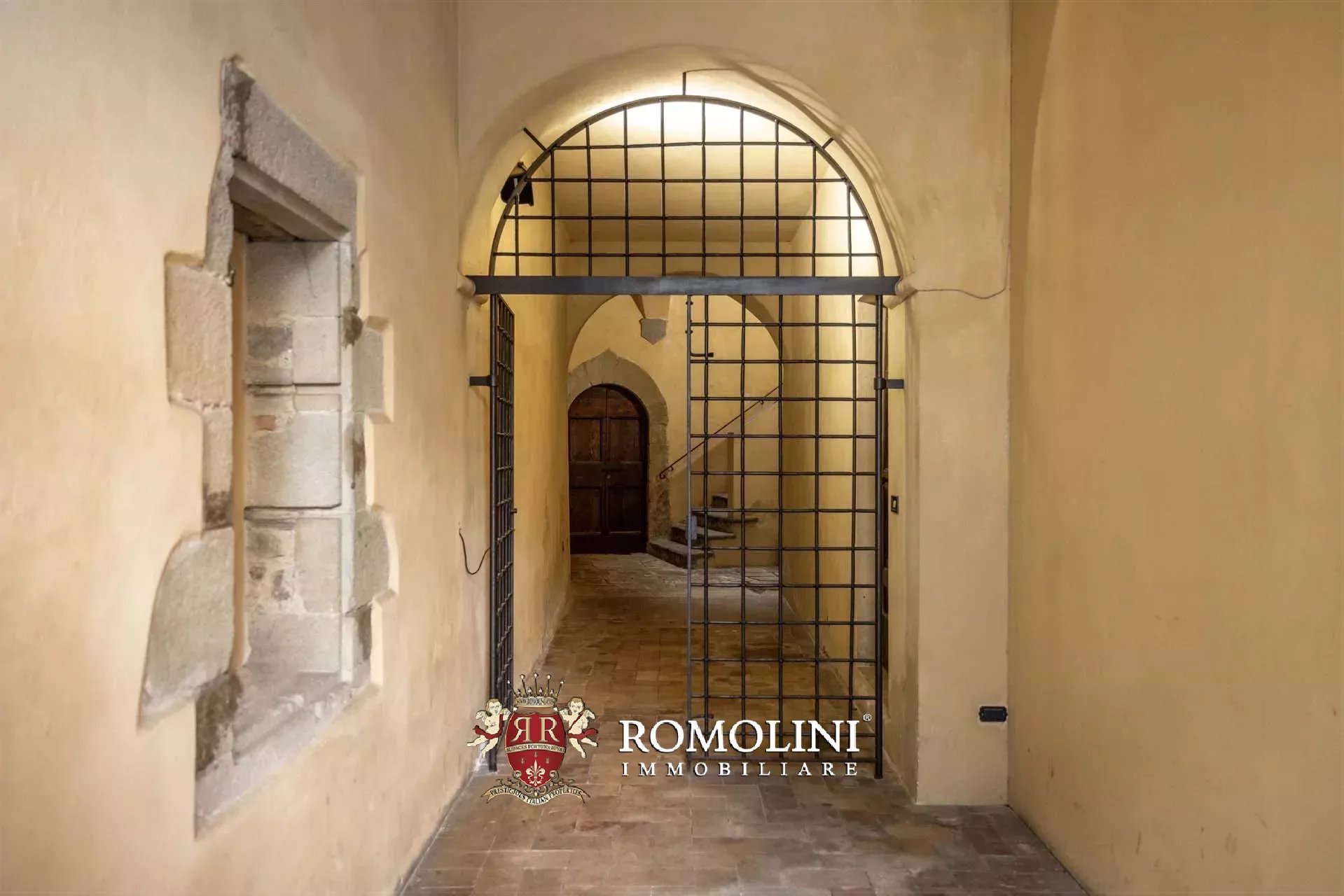 8 Bedroom Villa/Townhouse's Image 4