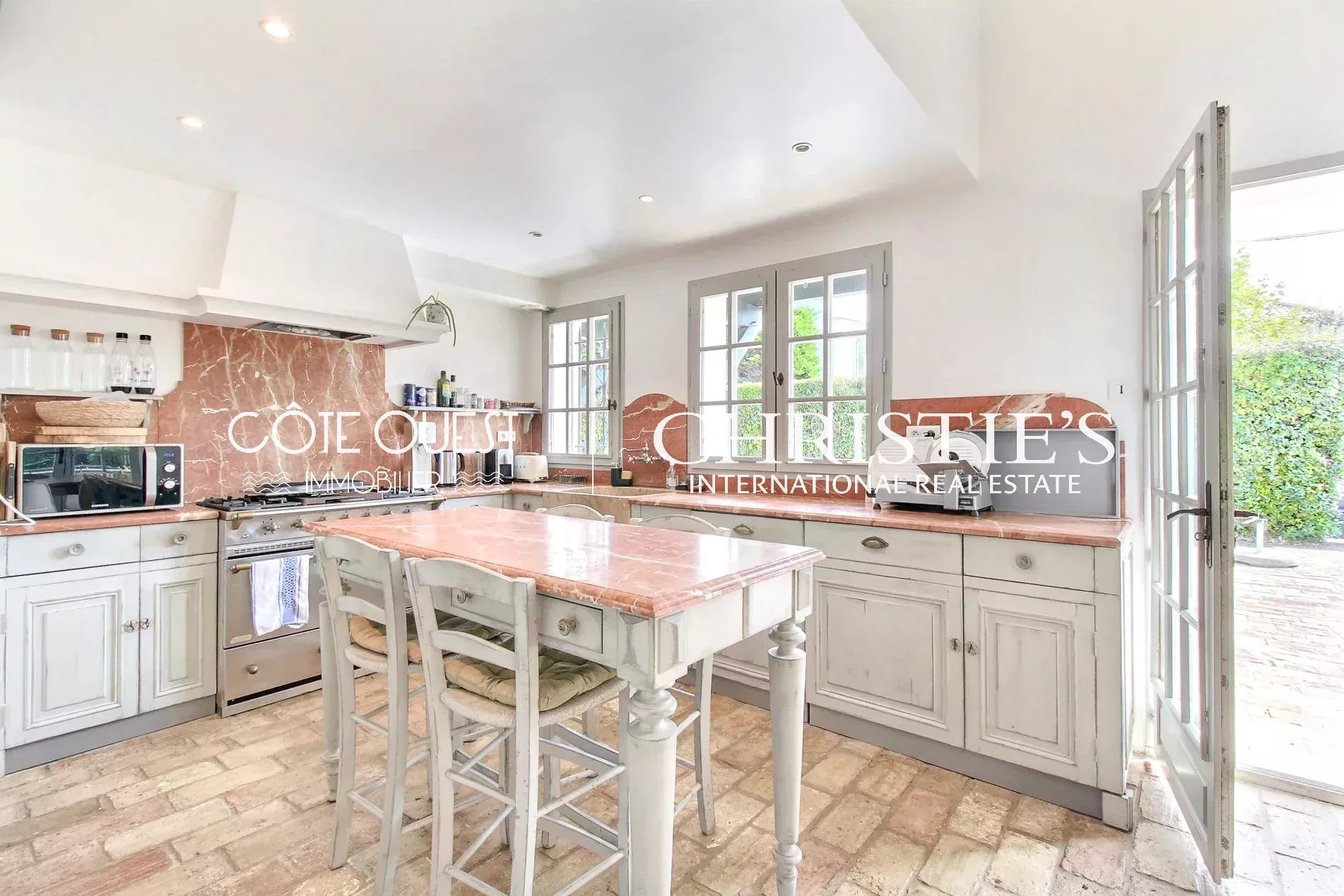 5 Bedroom Villa/Townhouse's Image 5
