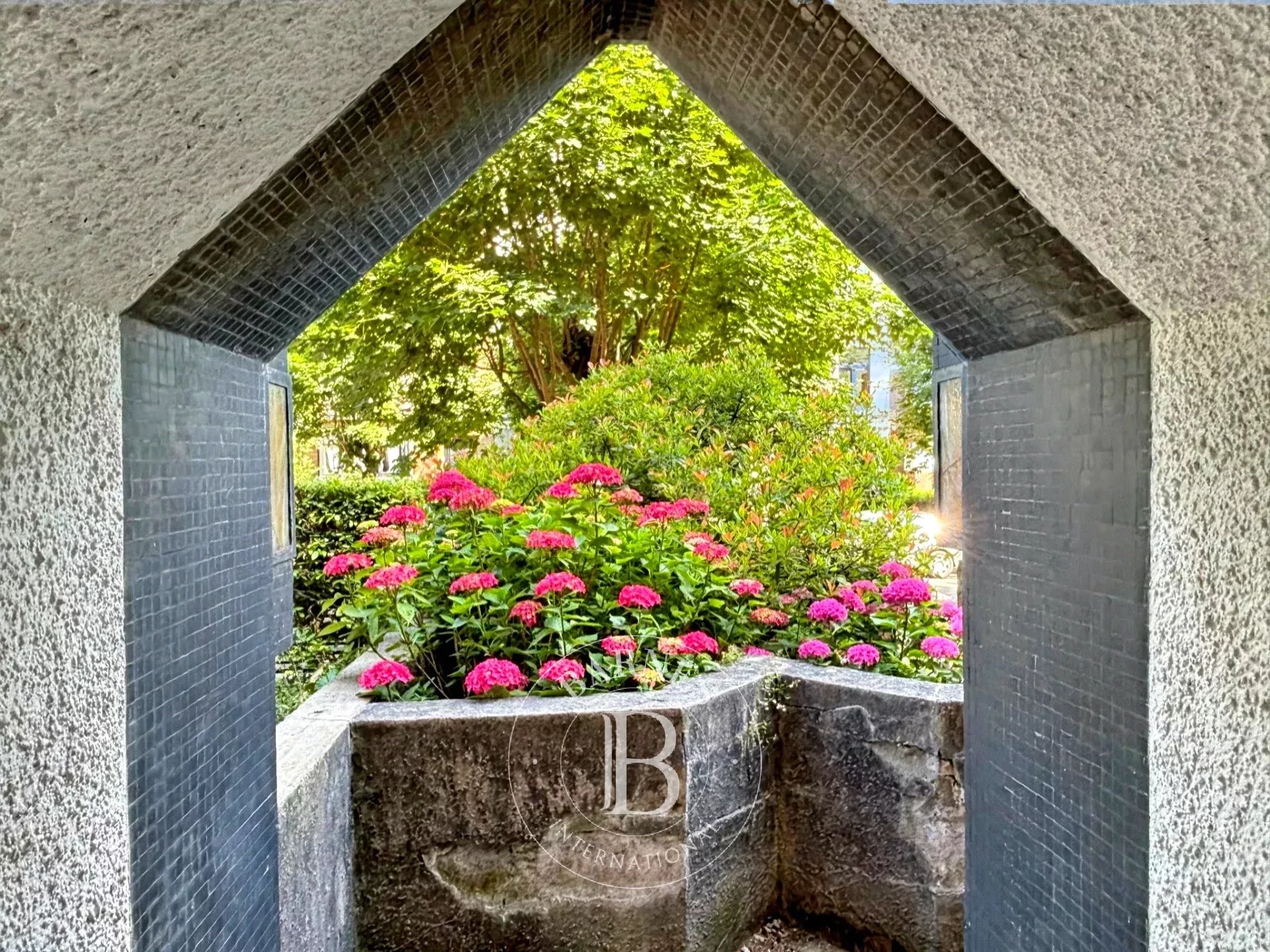 Woluwe-Saint-Pierre - Montgomery - Art deco house- 5 Bedrooms - South garden
