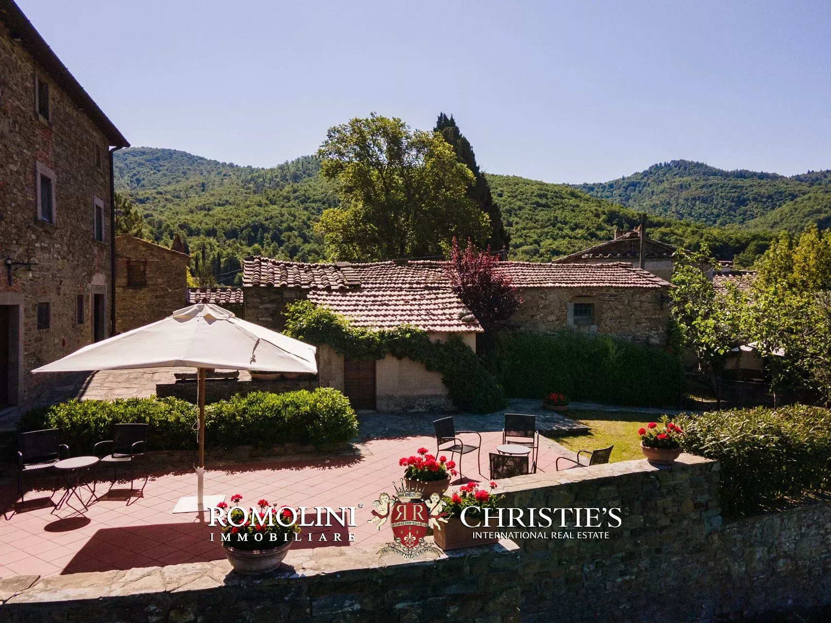 WEILER MIT PANORAMABLICK UND KIRCHE ZU VERKAUFEN IN CASTIGLION FIORENTINO 