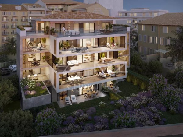 **Exceptional Opportunity: Rooftop Villa Near the Downtown Area of Cannes** — photo 4