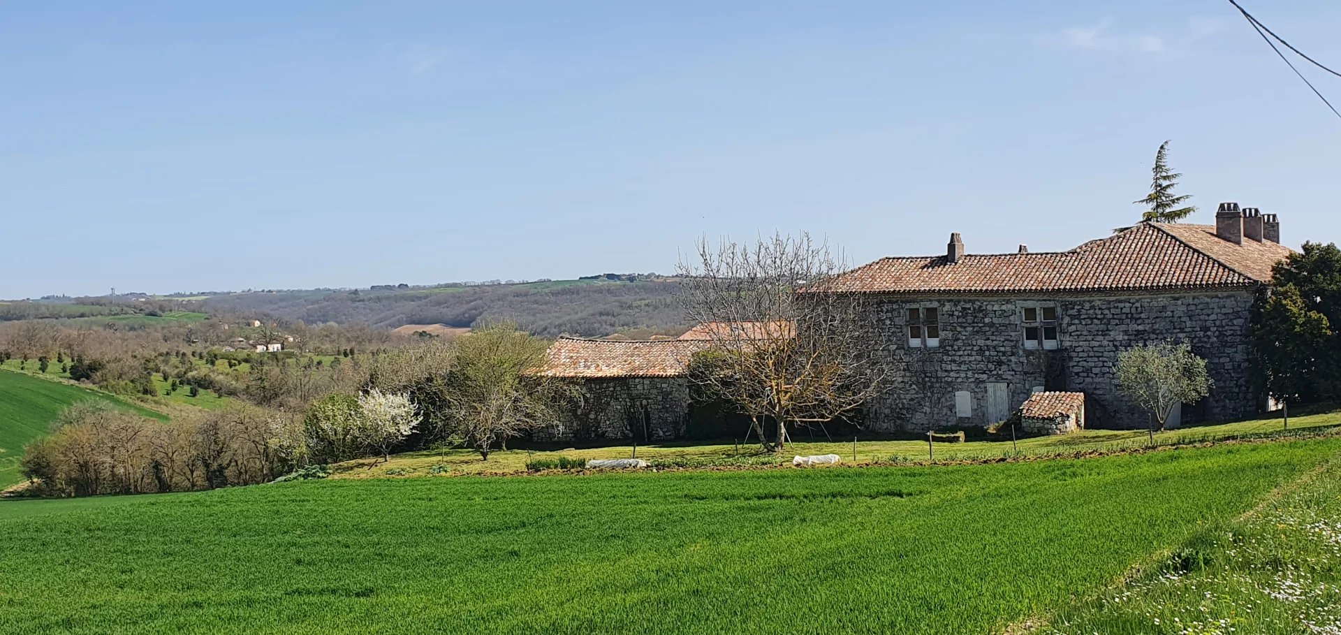 Magnifique bâtisse, idéalement située.