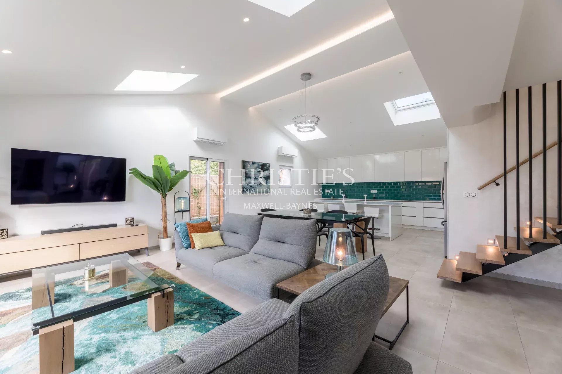 5 Bedroom Villa/Townhouse's Image 6
