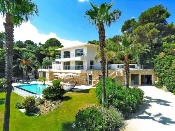 Contemporary Luxury Villa for Sale in Cannes with Lérins Island Views — photo 1