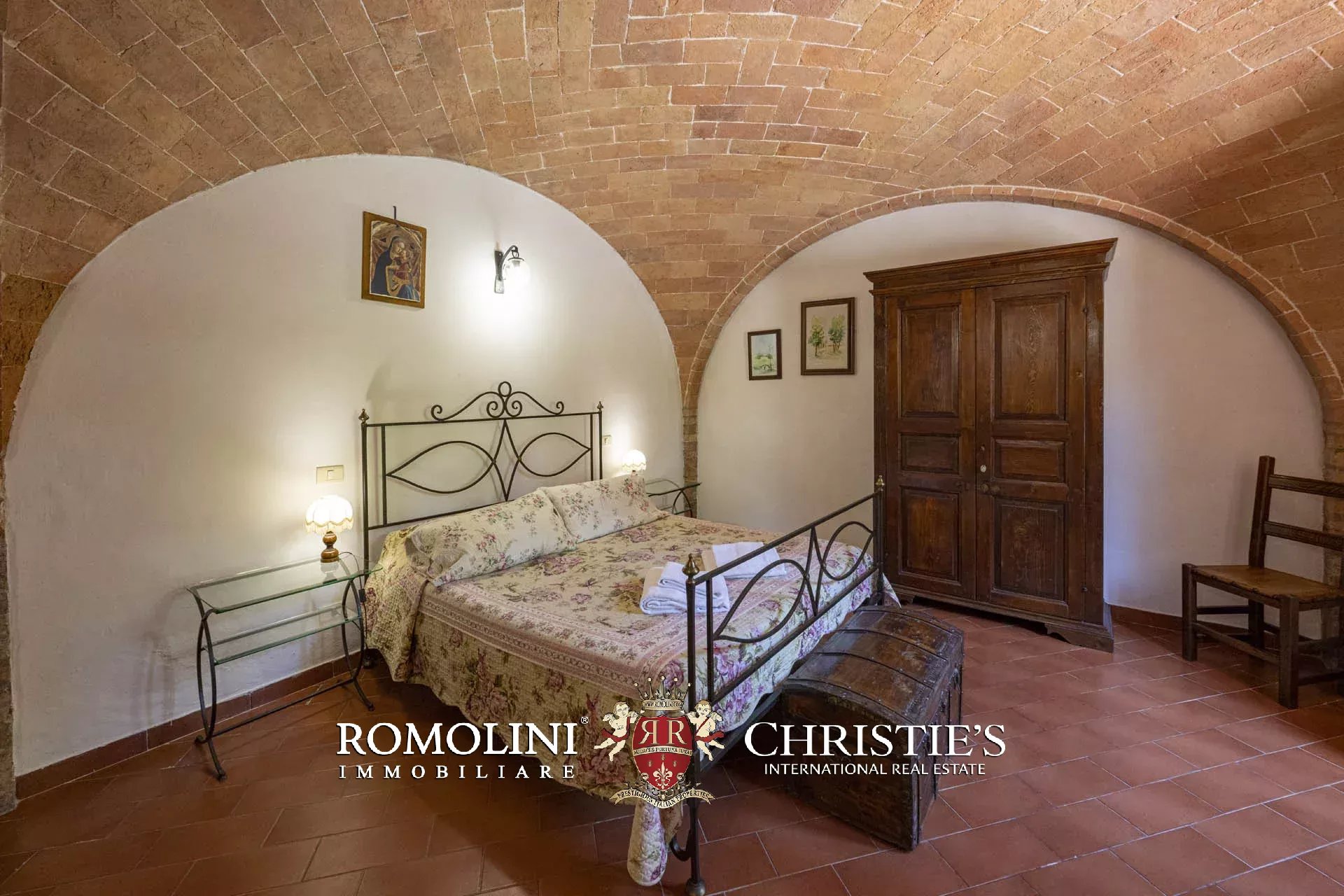 34 Bedroom Vineyard's Image 66