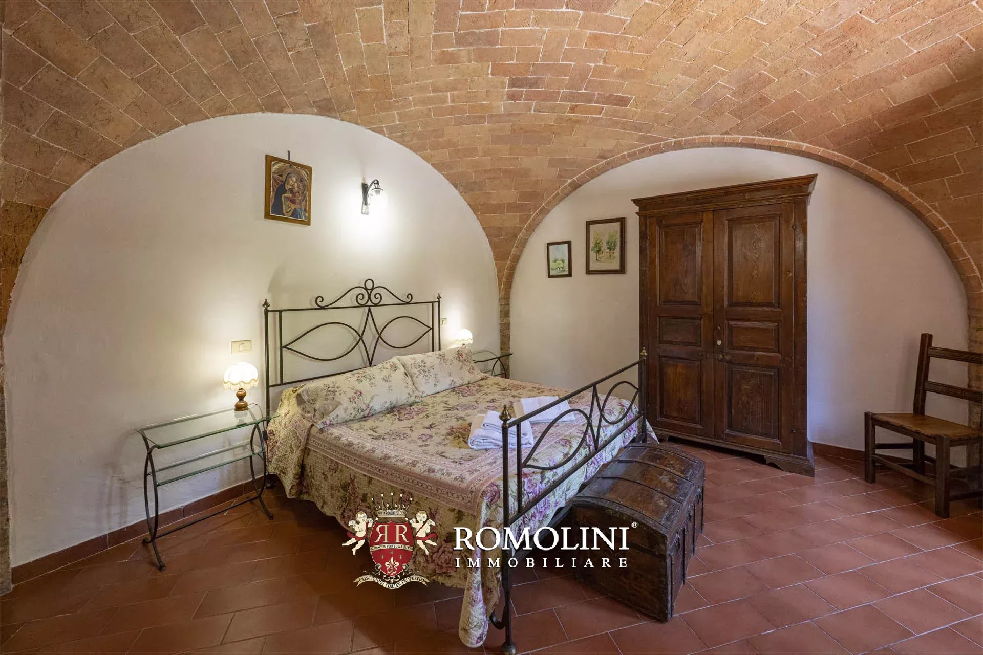 34 Bedroom Vineyard's Image 66