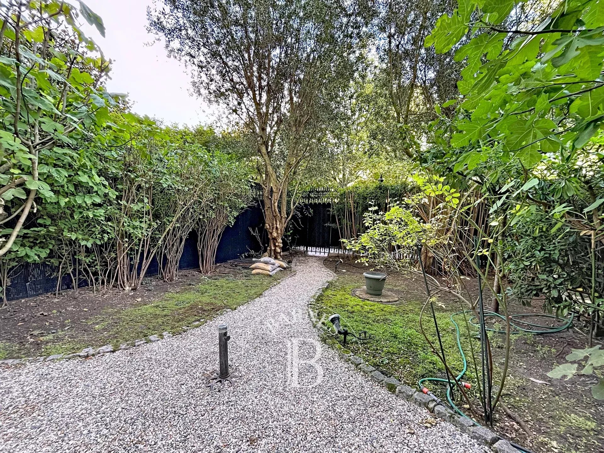 The BARNES rental department... - picture 4