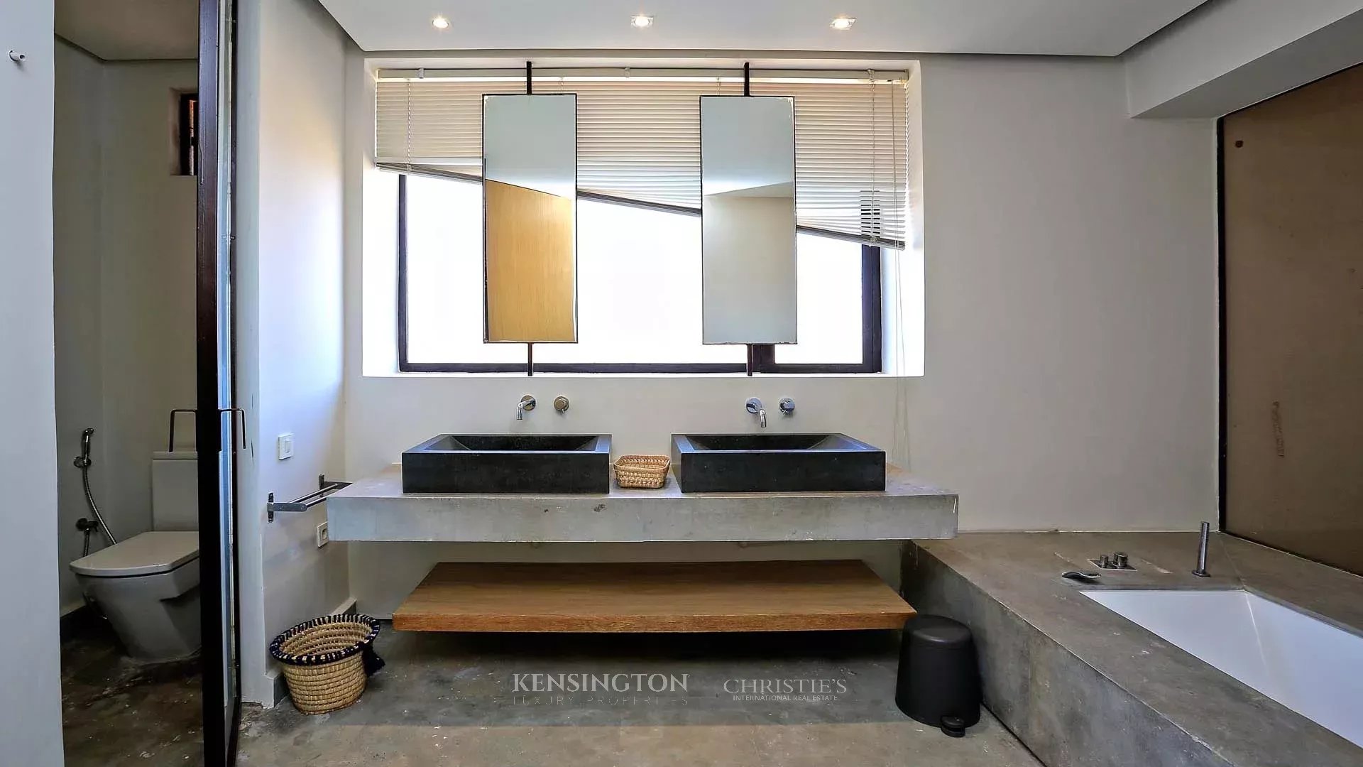 6 Bedroom Villa/Townhouse's Image 43