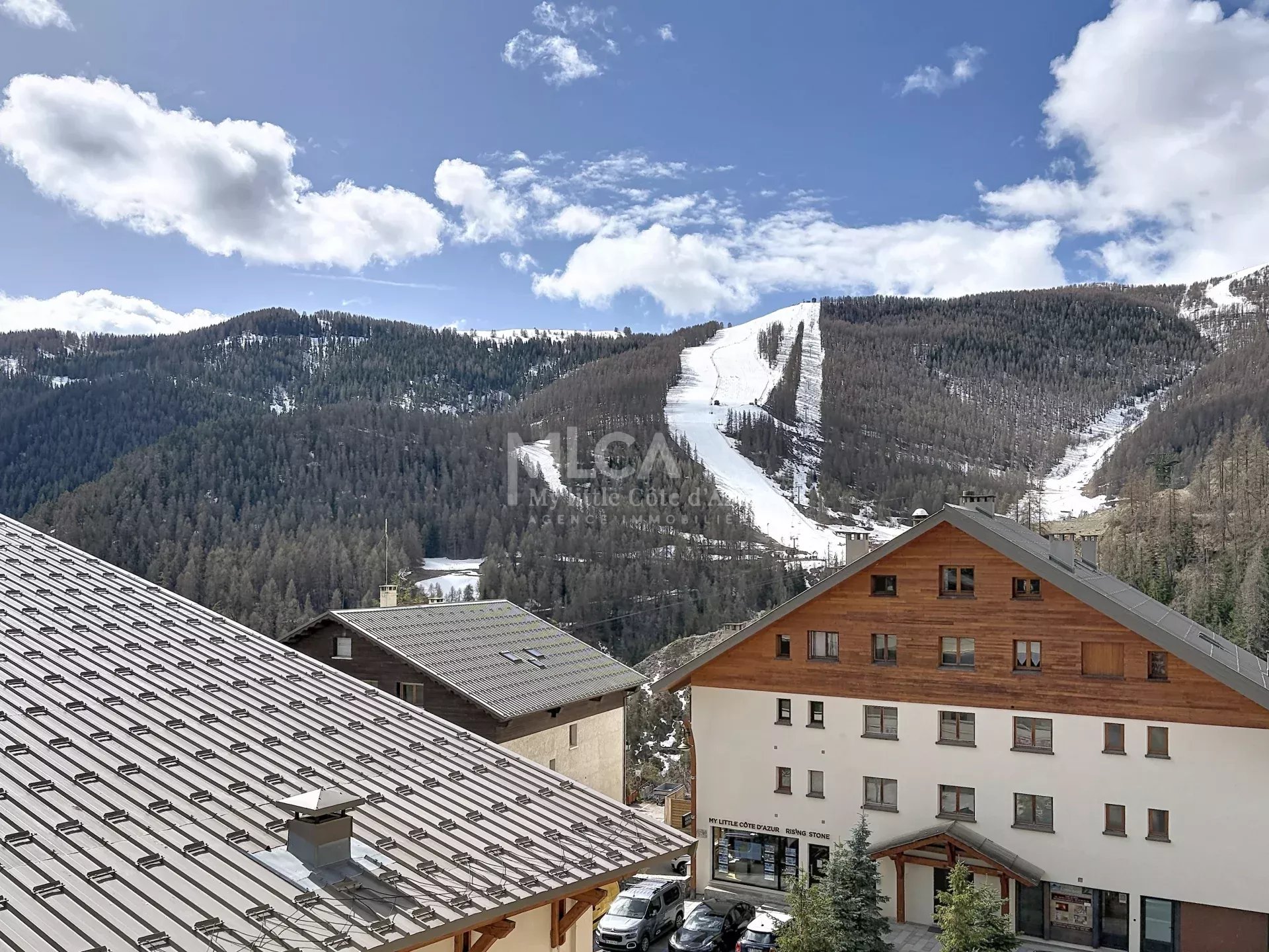 AURON  STUDIO AVEC BALCON  CENTRE STATION