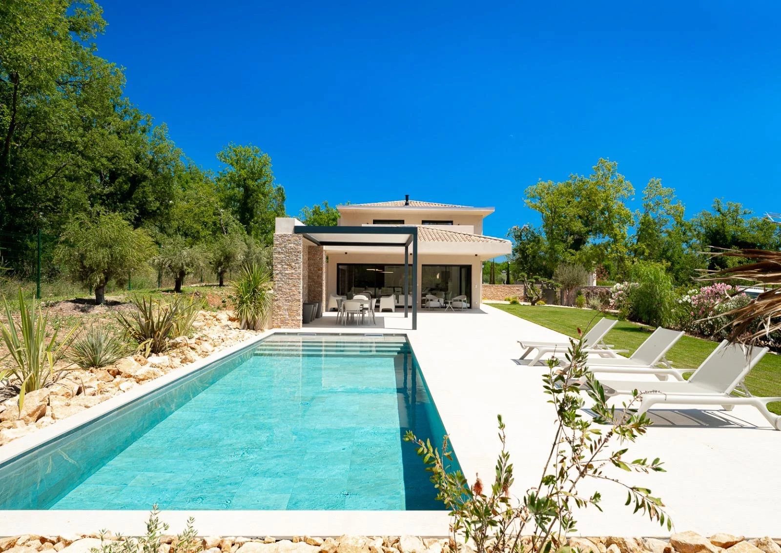 Stunning new built property in the domaine of Terre Blanche - Tourrettes