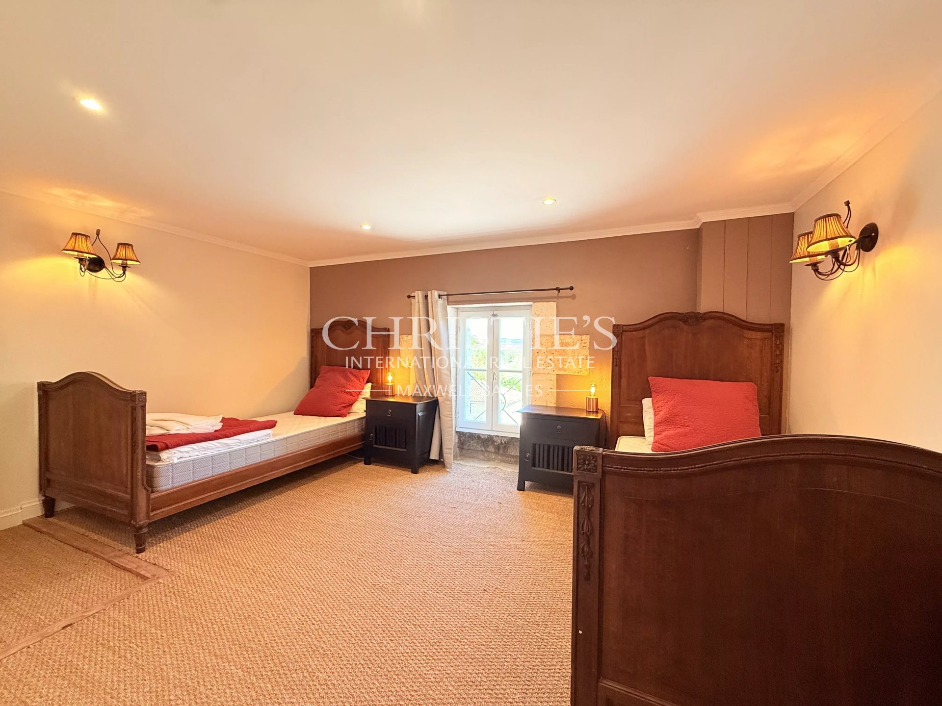 11 Bedroom Villa/Townhouse's Image 21