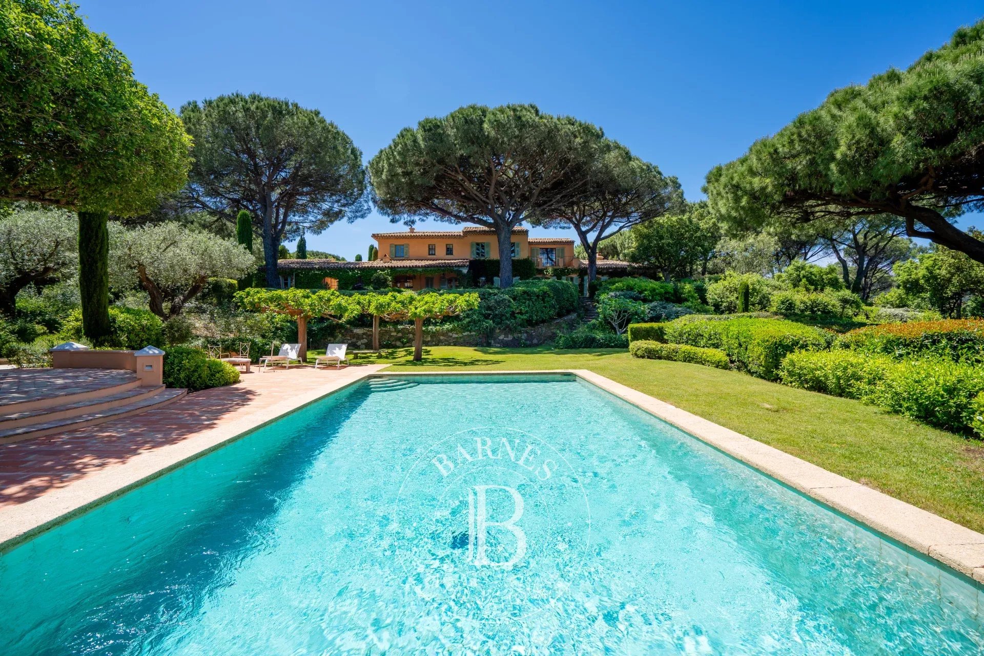 RAMATUELLE - CHARMING PROPERTY WITH 7 BEDROOMS AND SEA VIEW - picture 18 title=