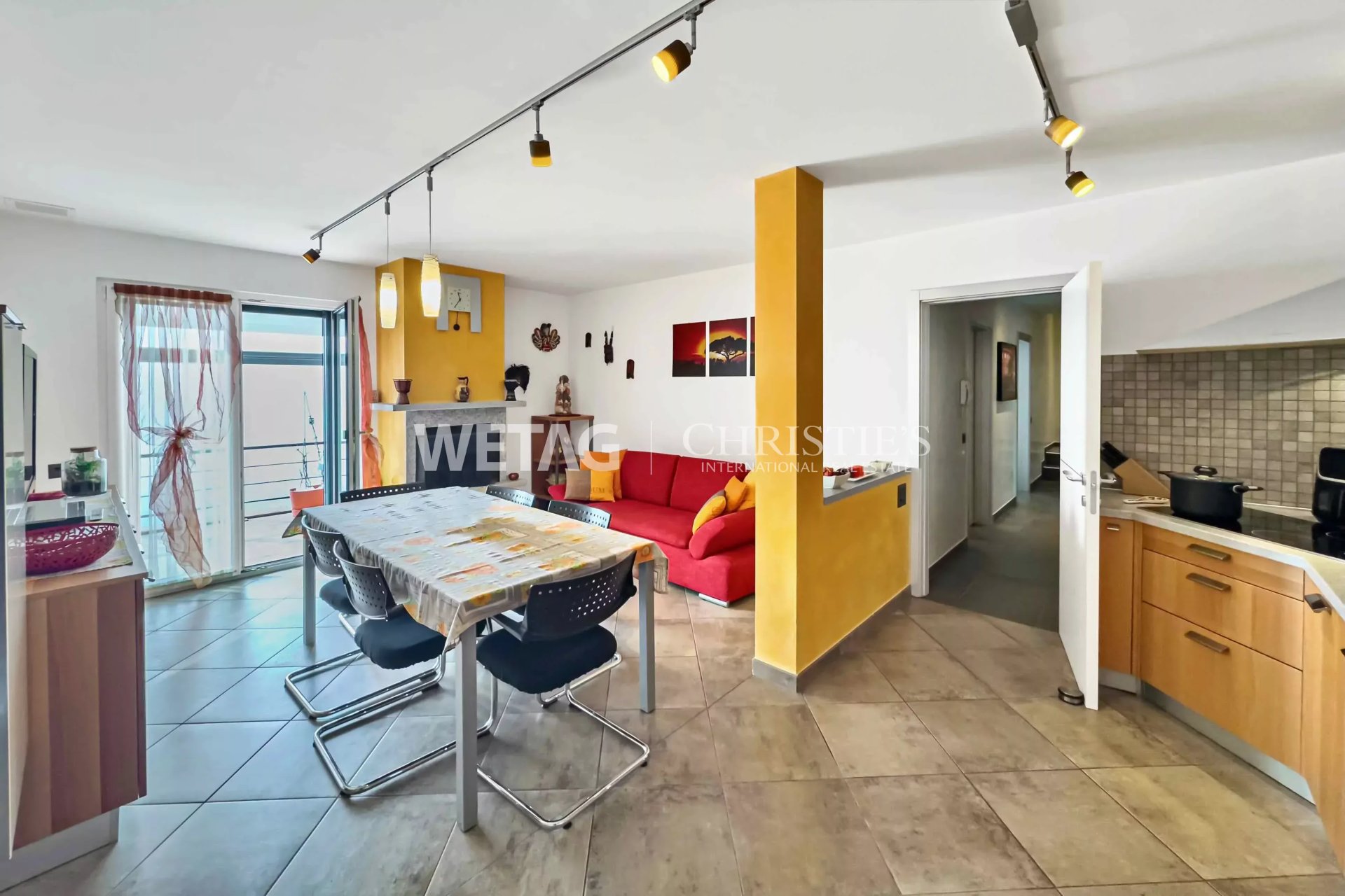 4 Bedroom Villa/Townhouse's Image 4