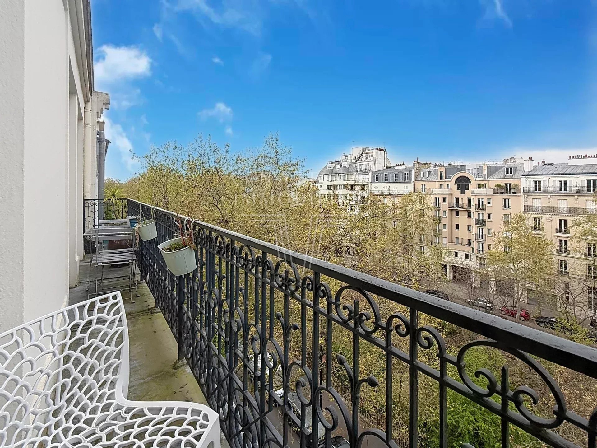 VENTE APPARTEMENT EN  ÉTAGE ÉLEVÉ, VUE DEGAGÉE. SUPERBE ANCIEN.
