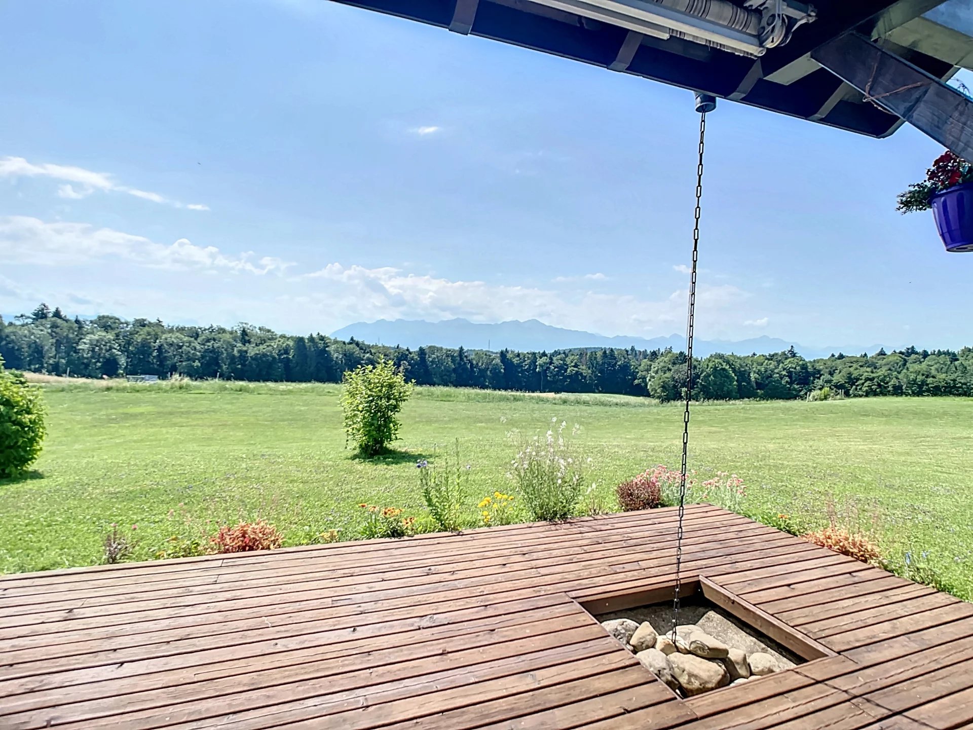 Maison vaudoise avec magnifique jardin