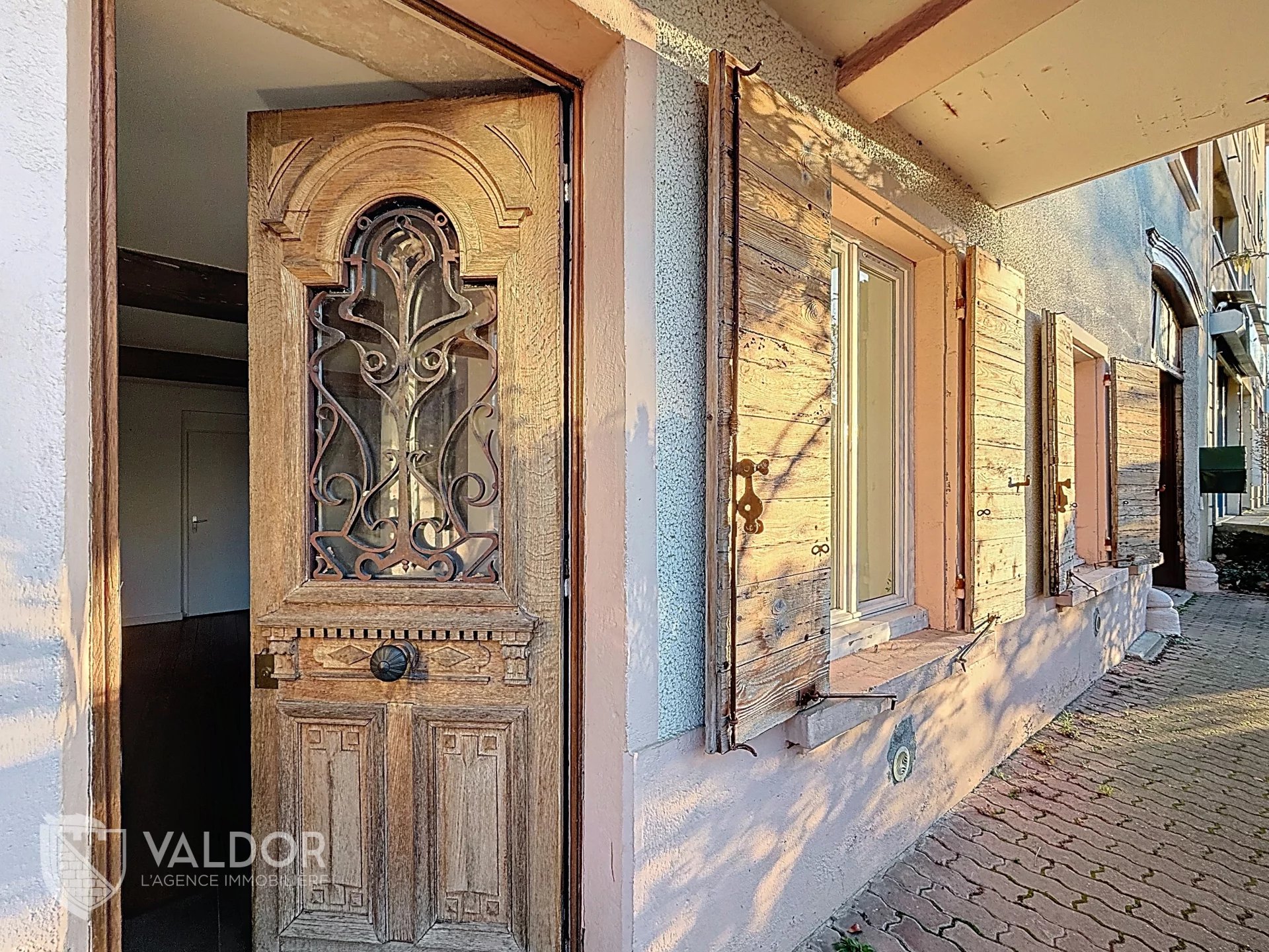 Appartement T4 rénové en rez de rue à Saint-Georges-de-Reneins