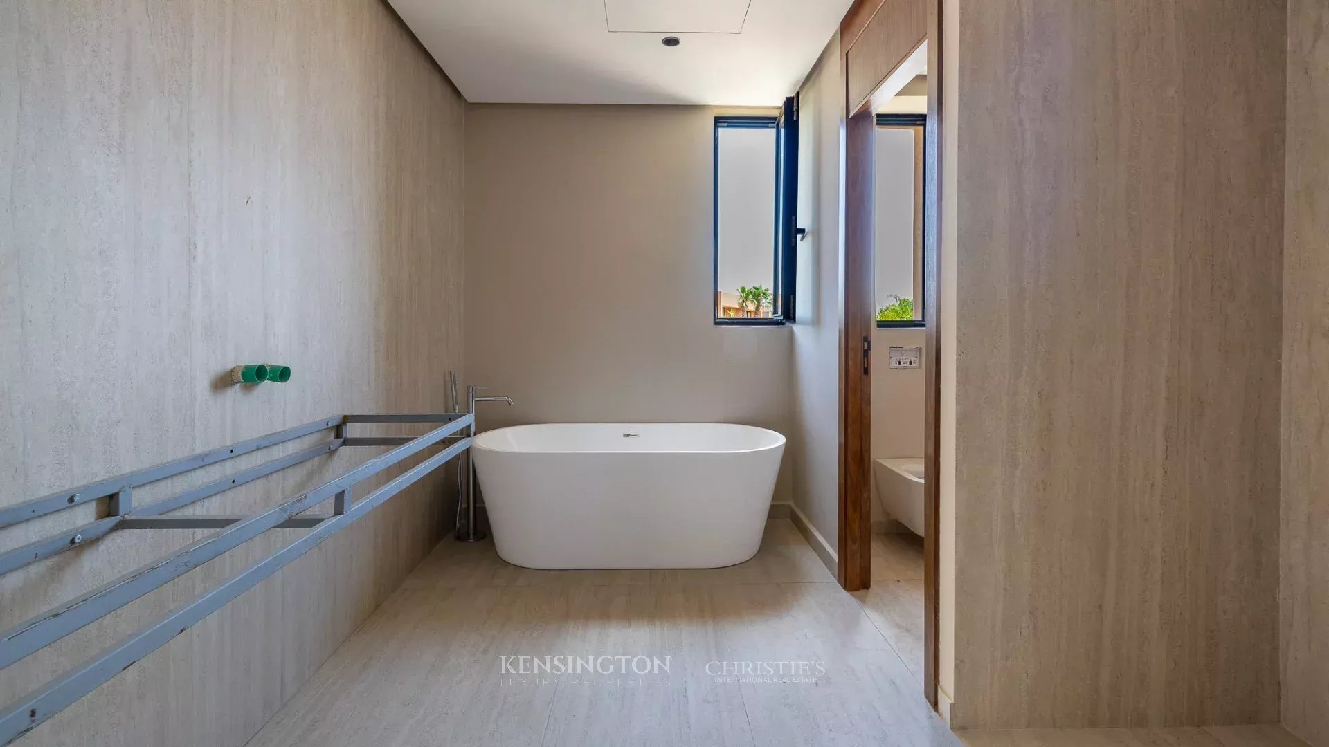 6 Bedroom Villa/Townhouse's Image 24