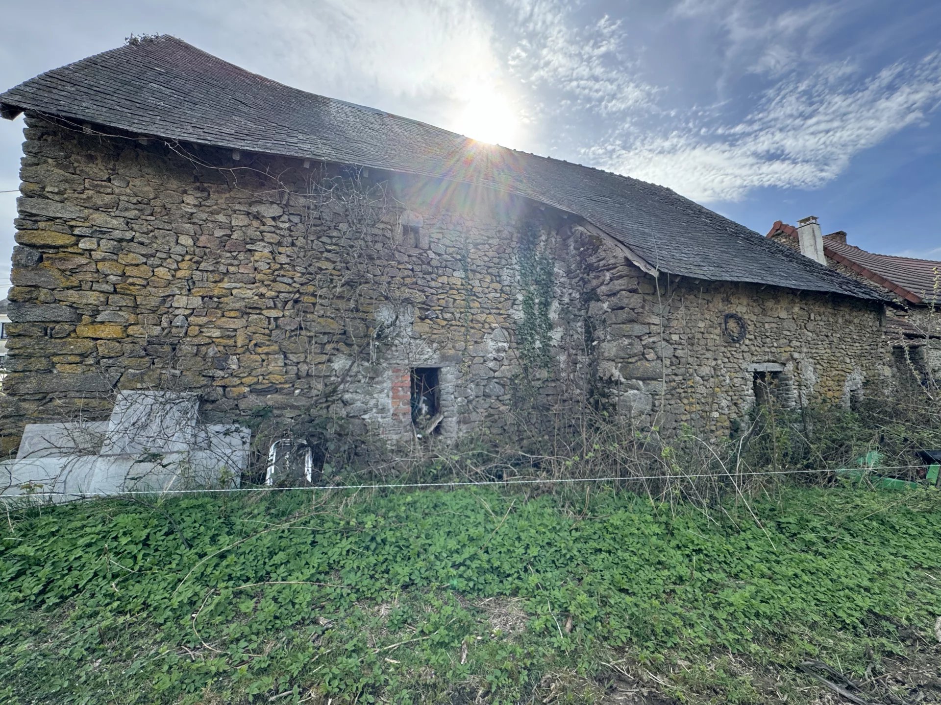 Farmhouse to renovate - Between Guéret and Jarnages