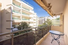 CANNES - CENTER - APARTMENT WITH PARTIAL SEA VIEW — photo 2 of 7