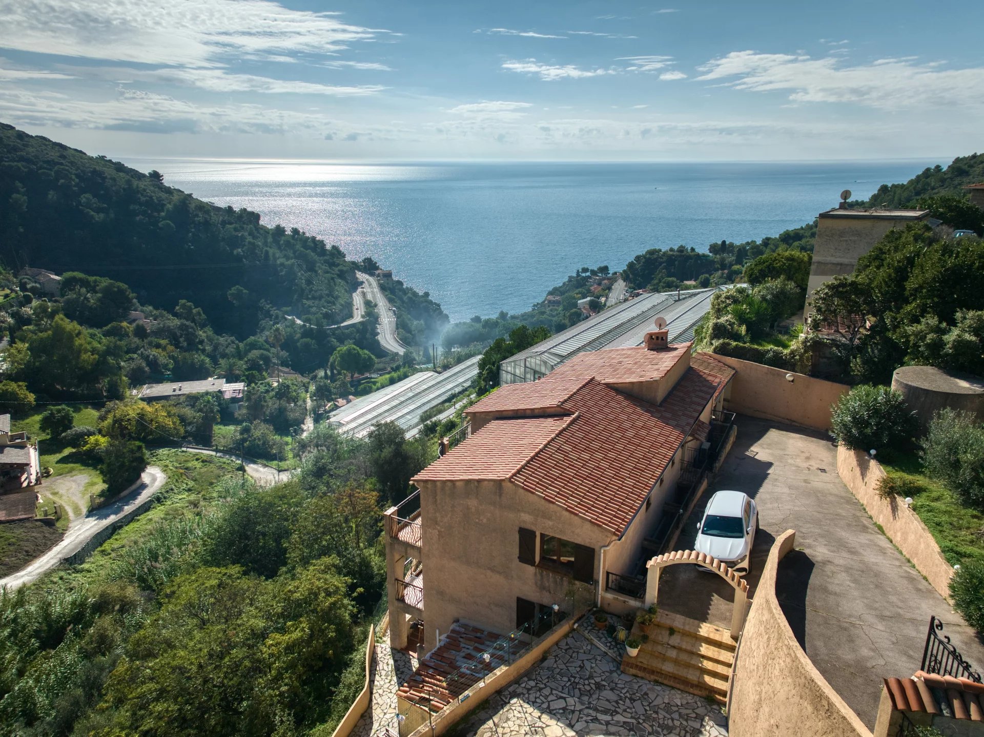 Èze – Villa de Prestige avec Vue Mer et Fort Potentiel – À 6 km de Monaco