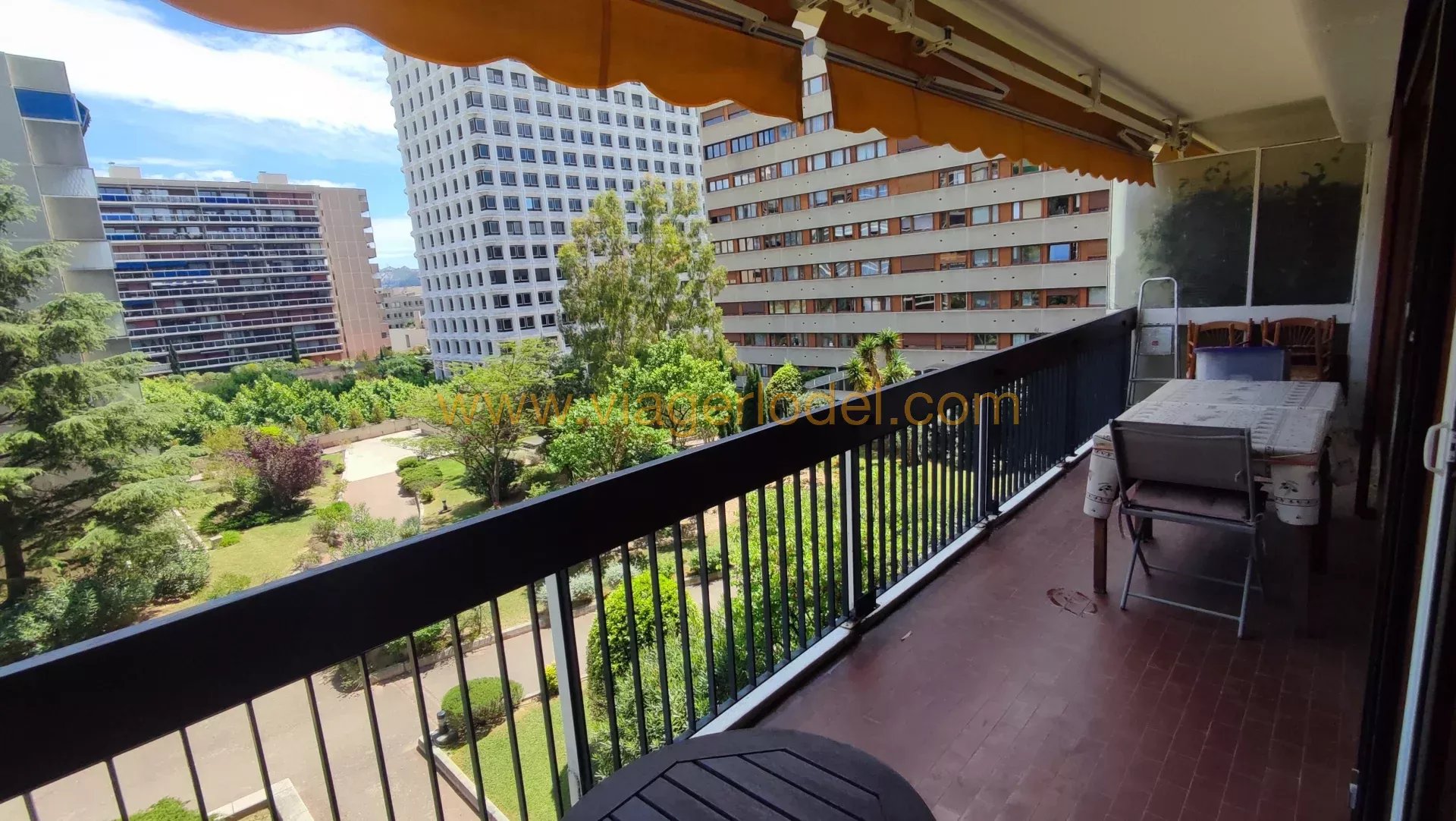 Ref.: 10 110 - BARE OWNERSHIP - MARSEILLE (13006) - LIFE ANNUITY - OCCUPIED 3-room apartment