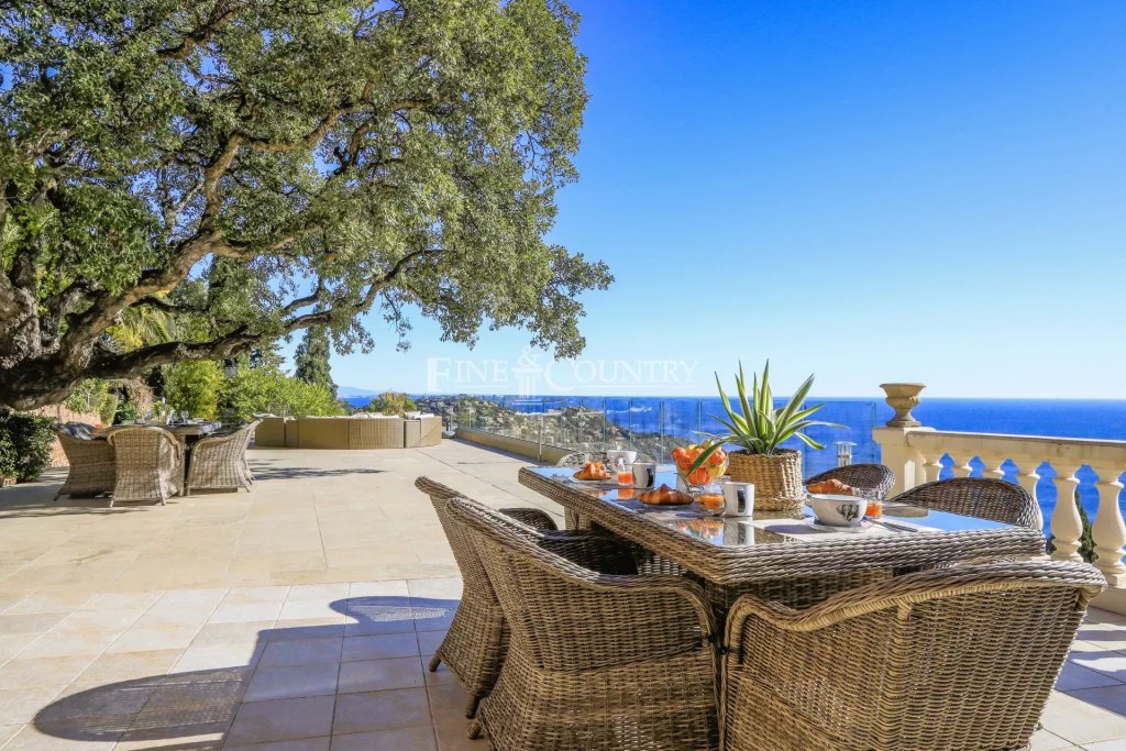 Villa for sale in Theoule sur Mer — Villa for sale in Theoule sur Mer with panoramic sea view