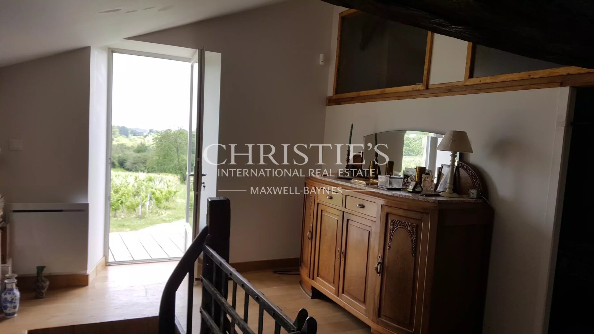 7 Bedroom Vineyard's Image 5