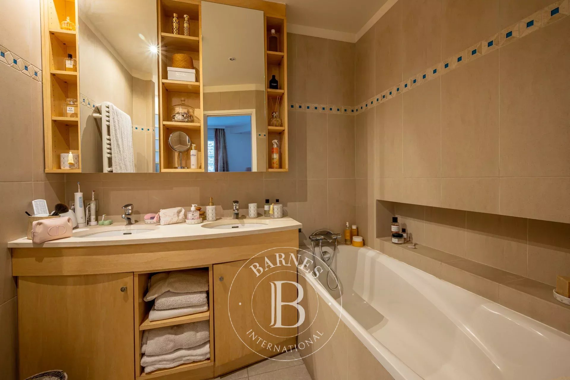 4-BEDROOM FAMILY APARTMENT FOR SALE - NEUILLY / CHEZY PERRONET - picture 8
