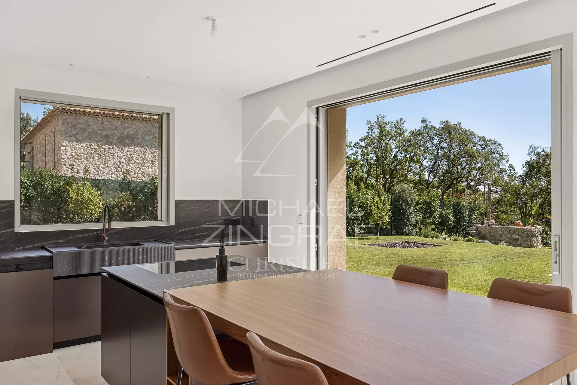 4 Bedroom Villa/Townhouse's Image 5