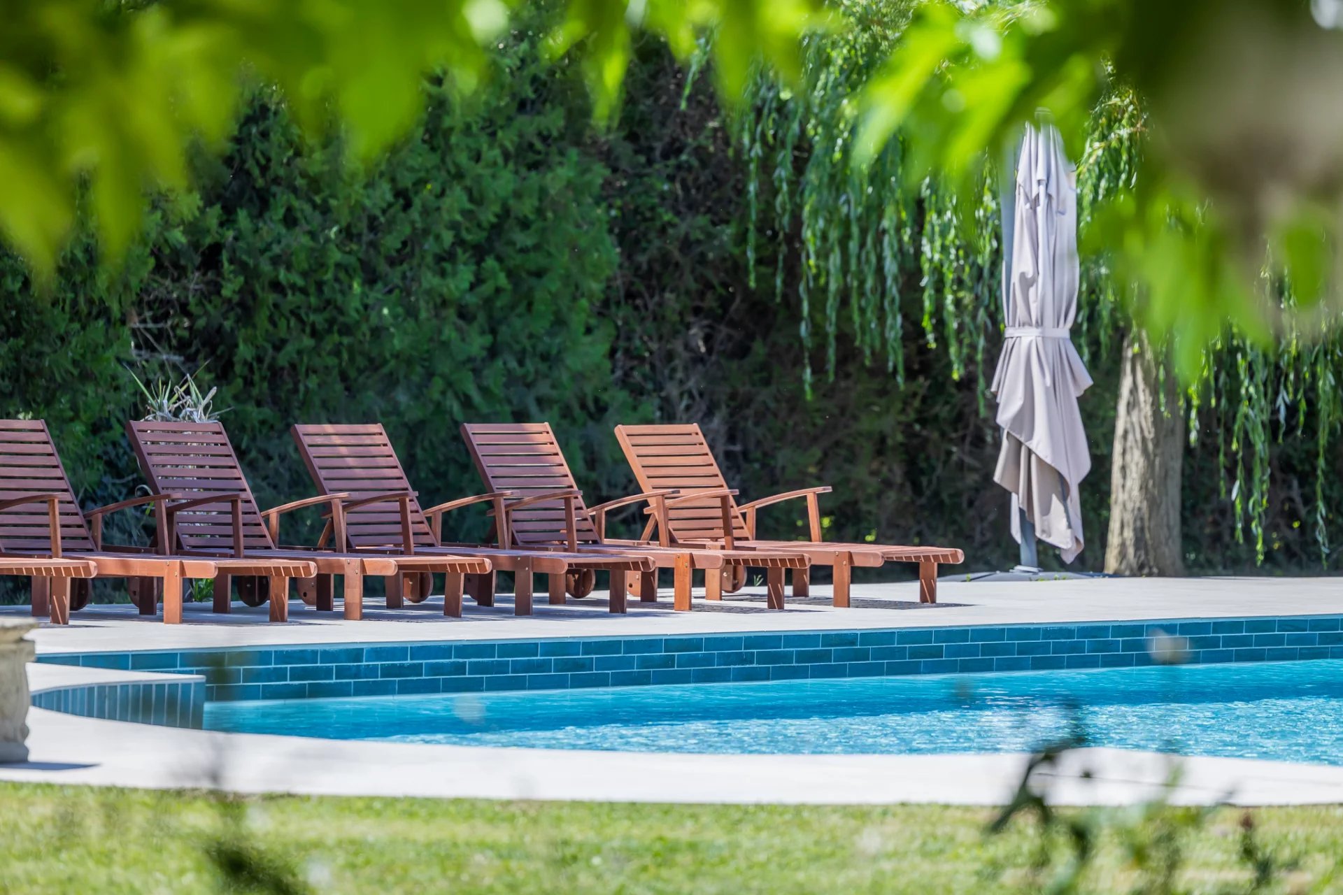 Exclusive - Stunning stone farmhouse with a pool and tennis court between L'Isle-sur-la-Sorgue and Cavaillon