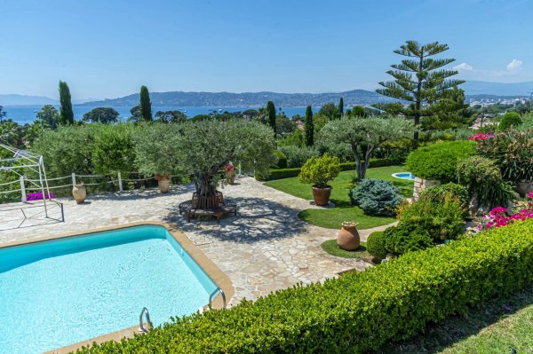 Luxury Villa Antibes: Rare Sea View Family Estate in Cap d'Antibes — photo 5