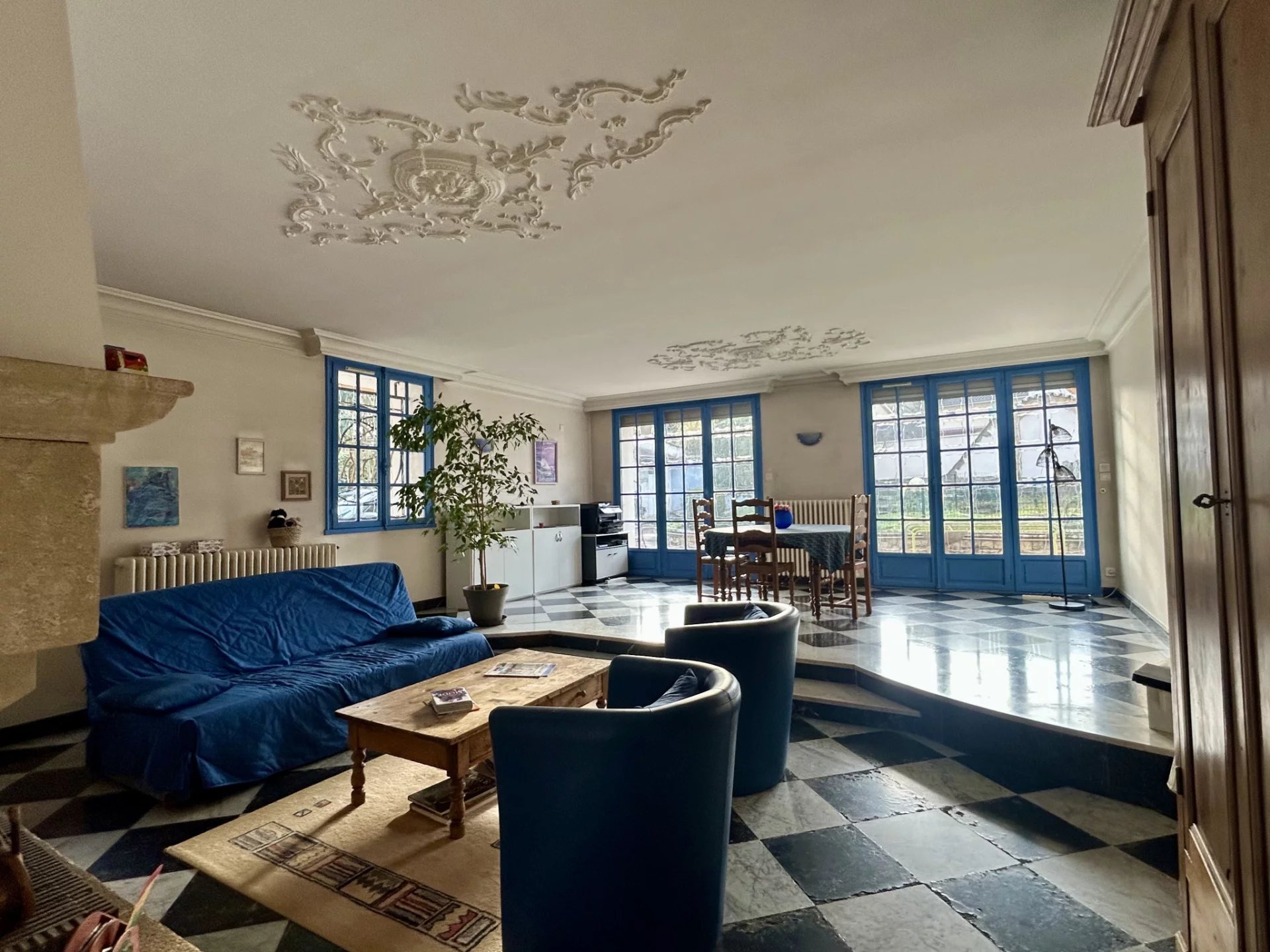 Demeure familiale lumineuse avec volumes exceptionnels, terr