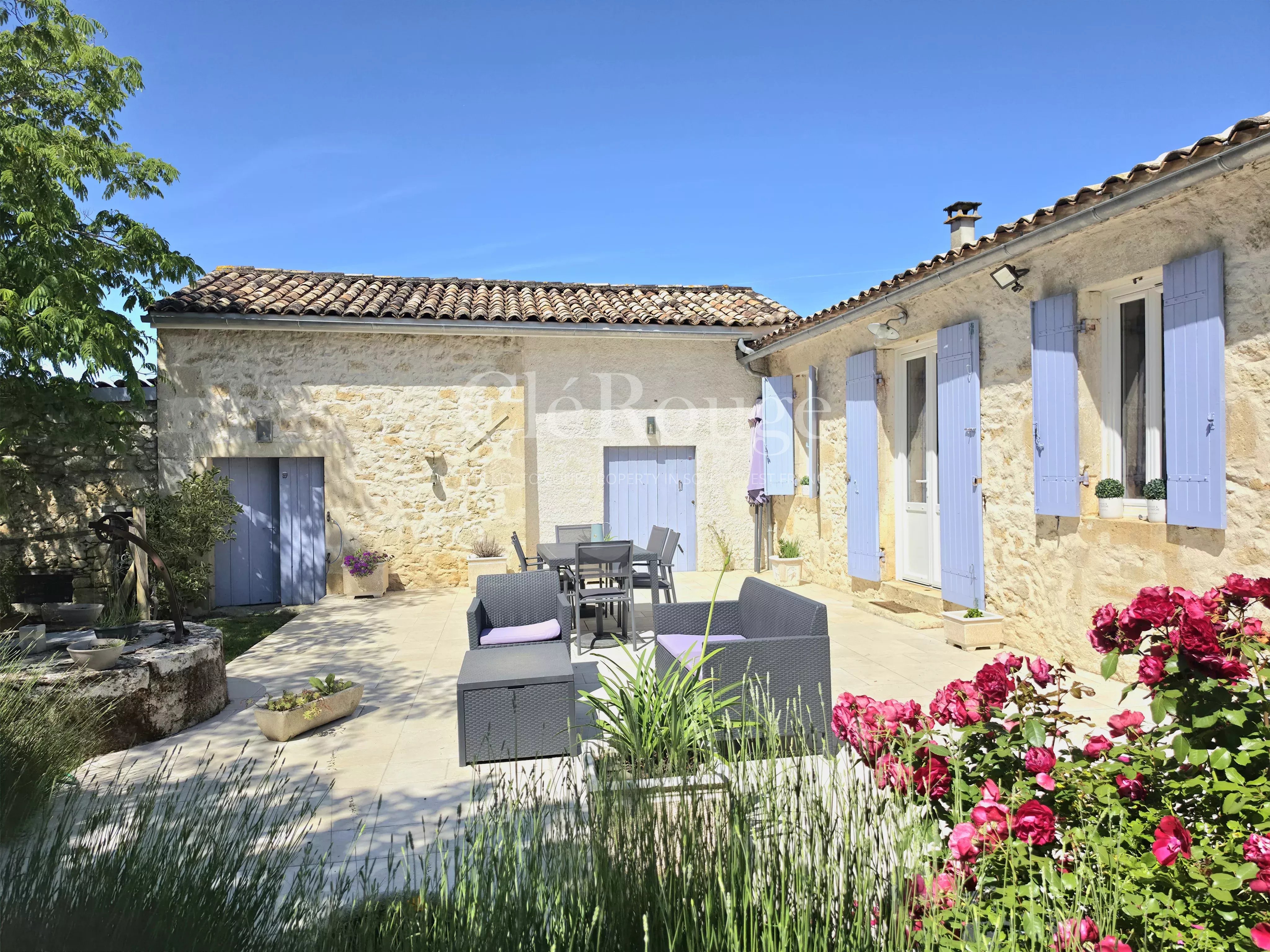 Beautiful turnkey equestrian property on 1.7 hectares in the Gironde countryside