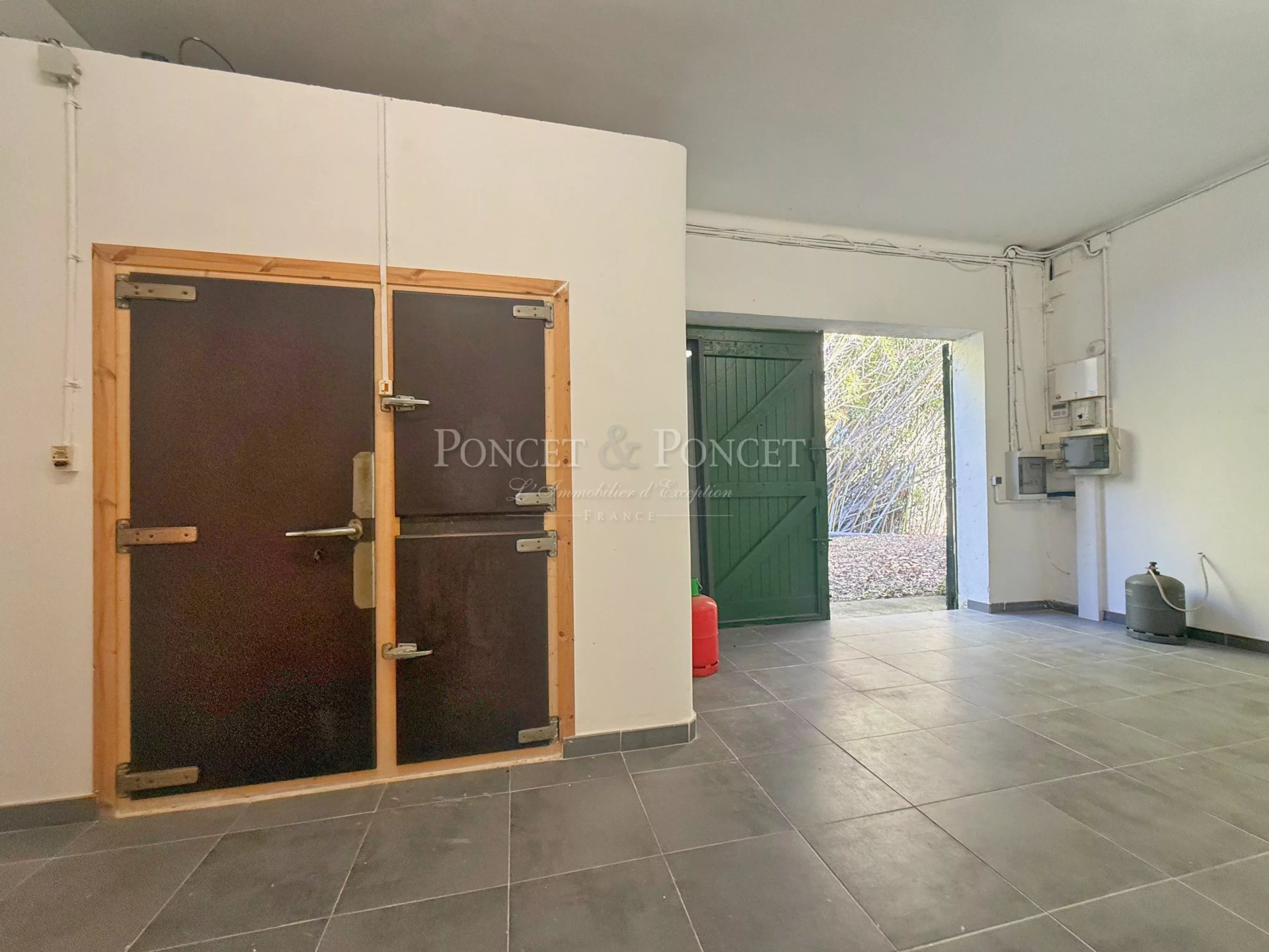8 Bedroom Villa/Townhouse's Image 17