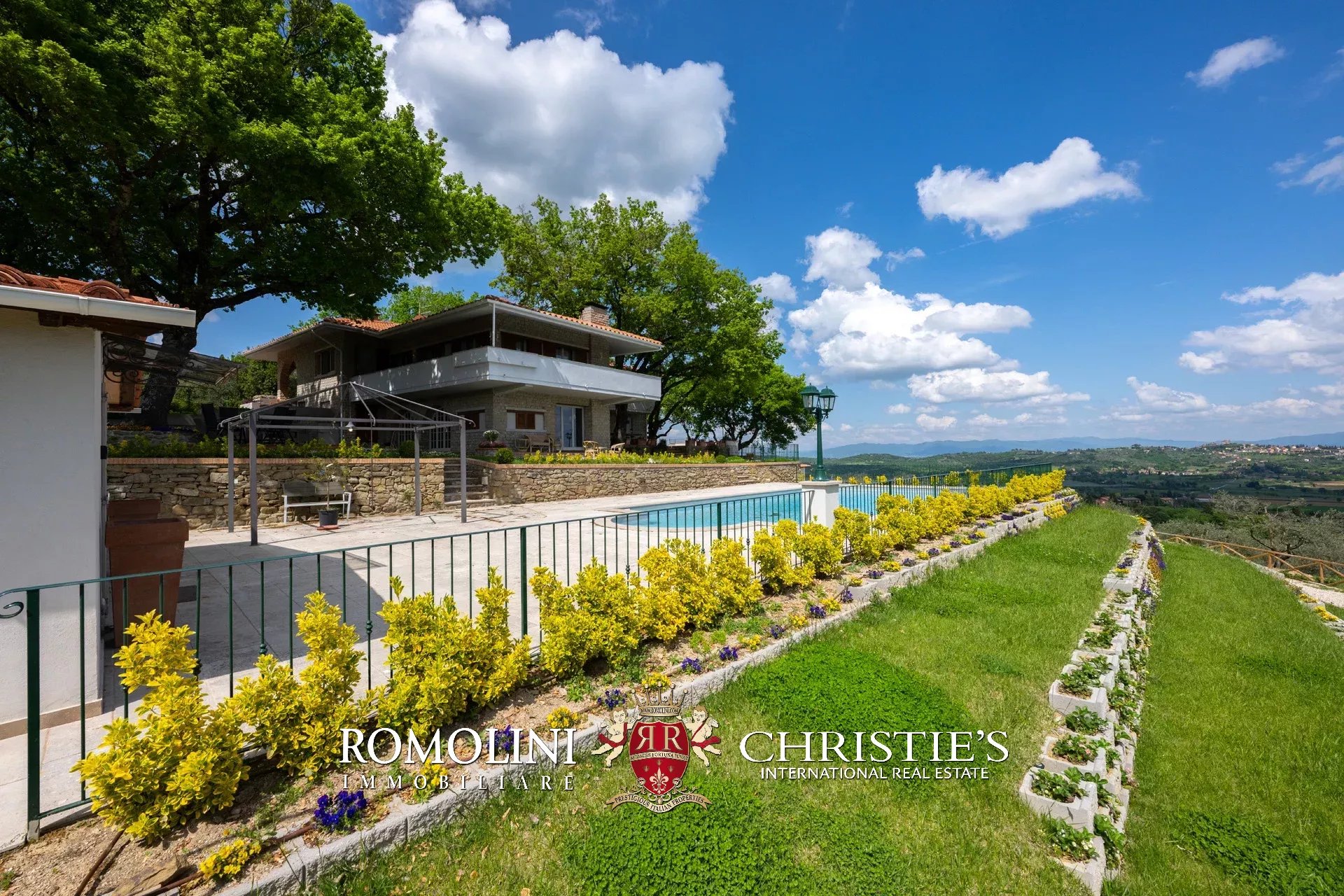 6 Bedroom Villa/Townhouse's Image 24
