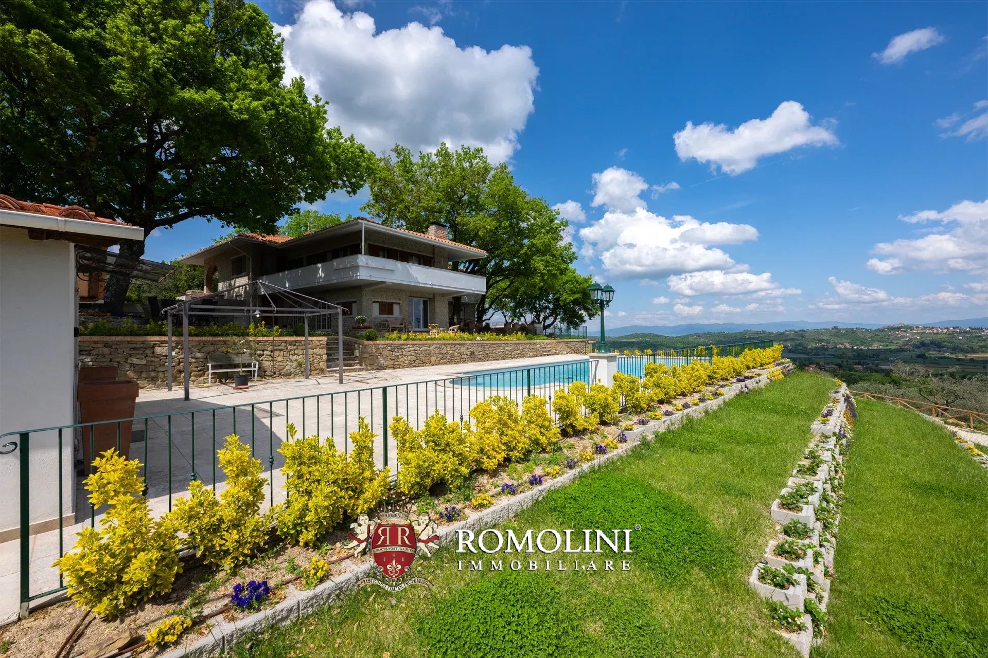 6 Bedroom Villa/Townhouse's Image 24