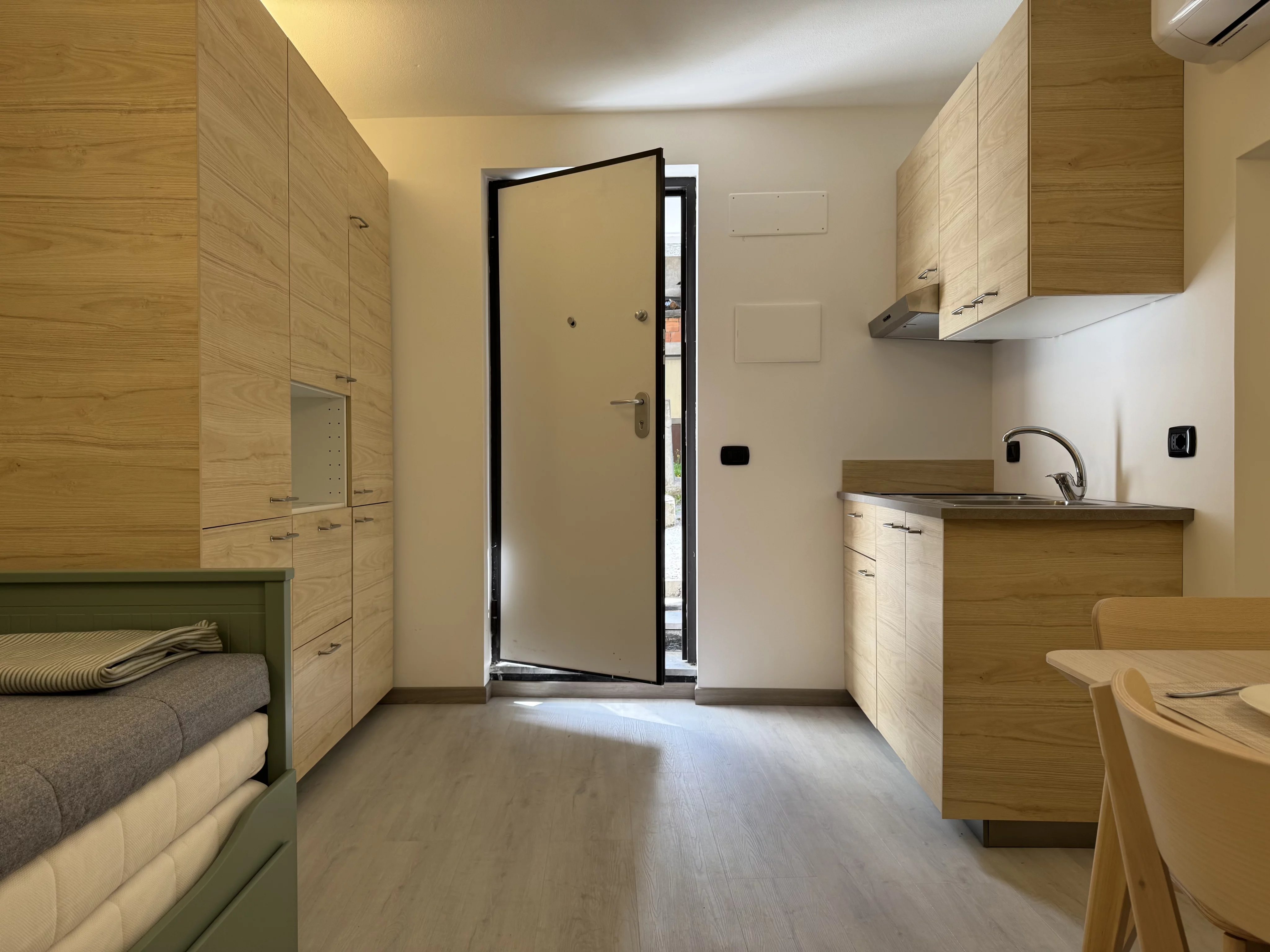 STUDIO APARTMENT RENOVATED IN THE CENTER — photo 6