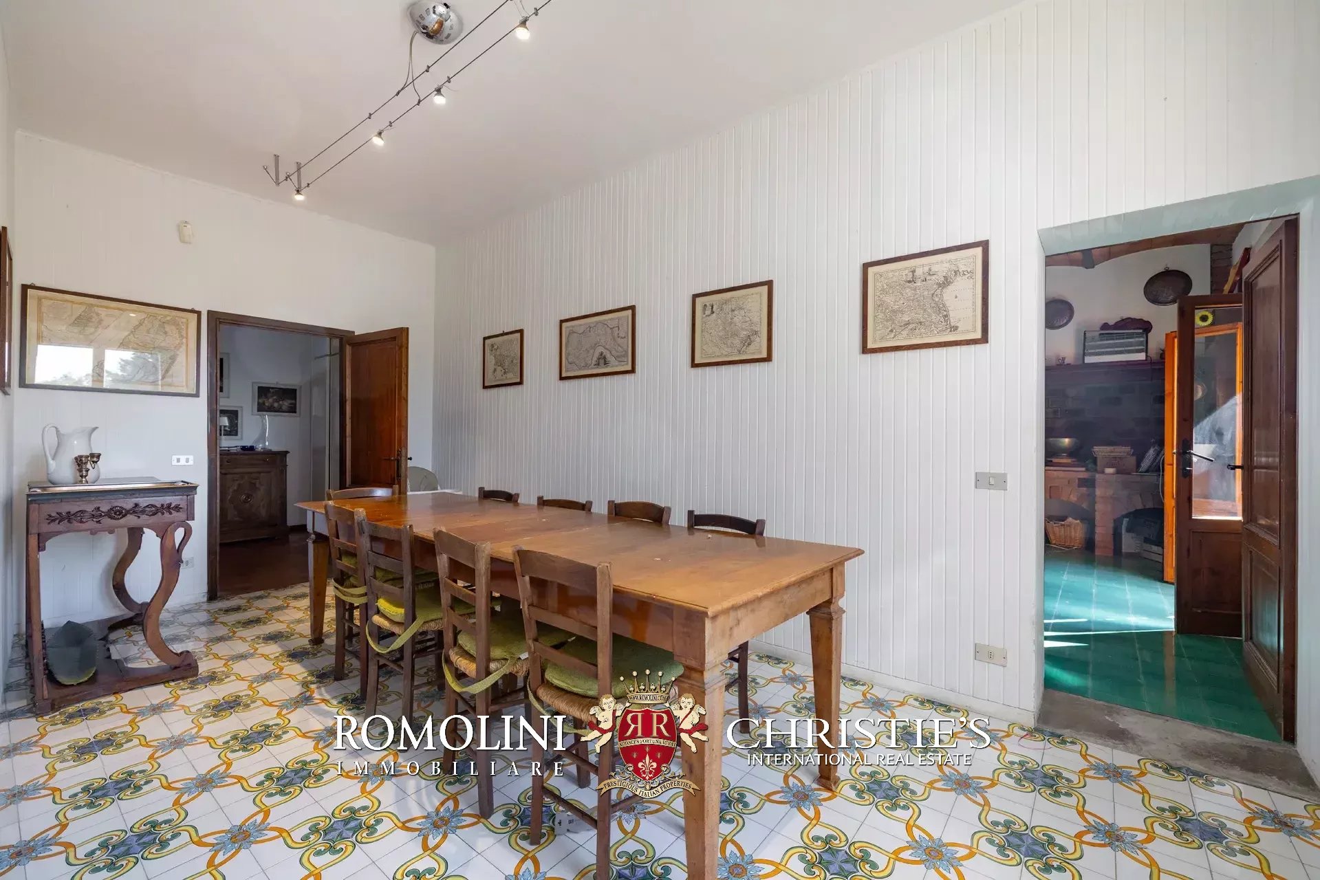 18 Bedroom Vineyard's Image 42