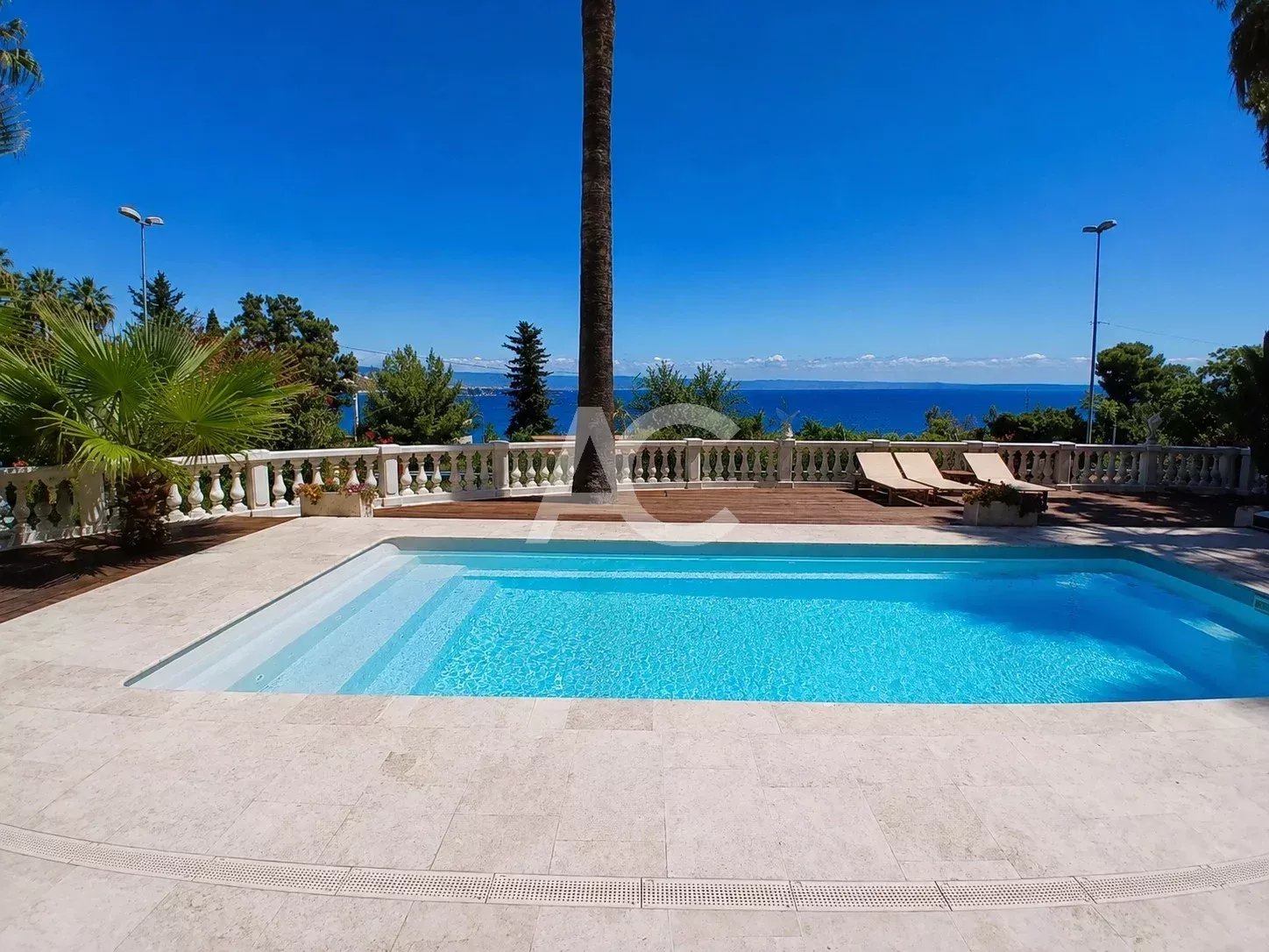 GOLFE-JUAN - VILLA VUE MER