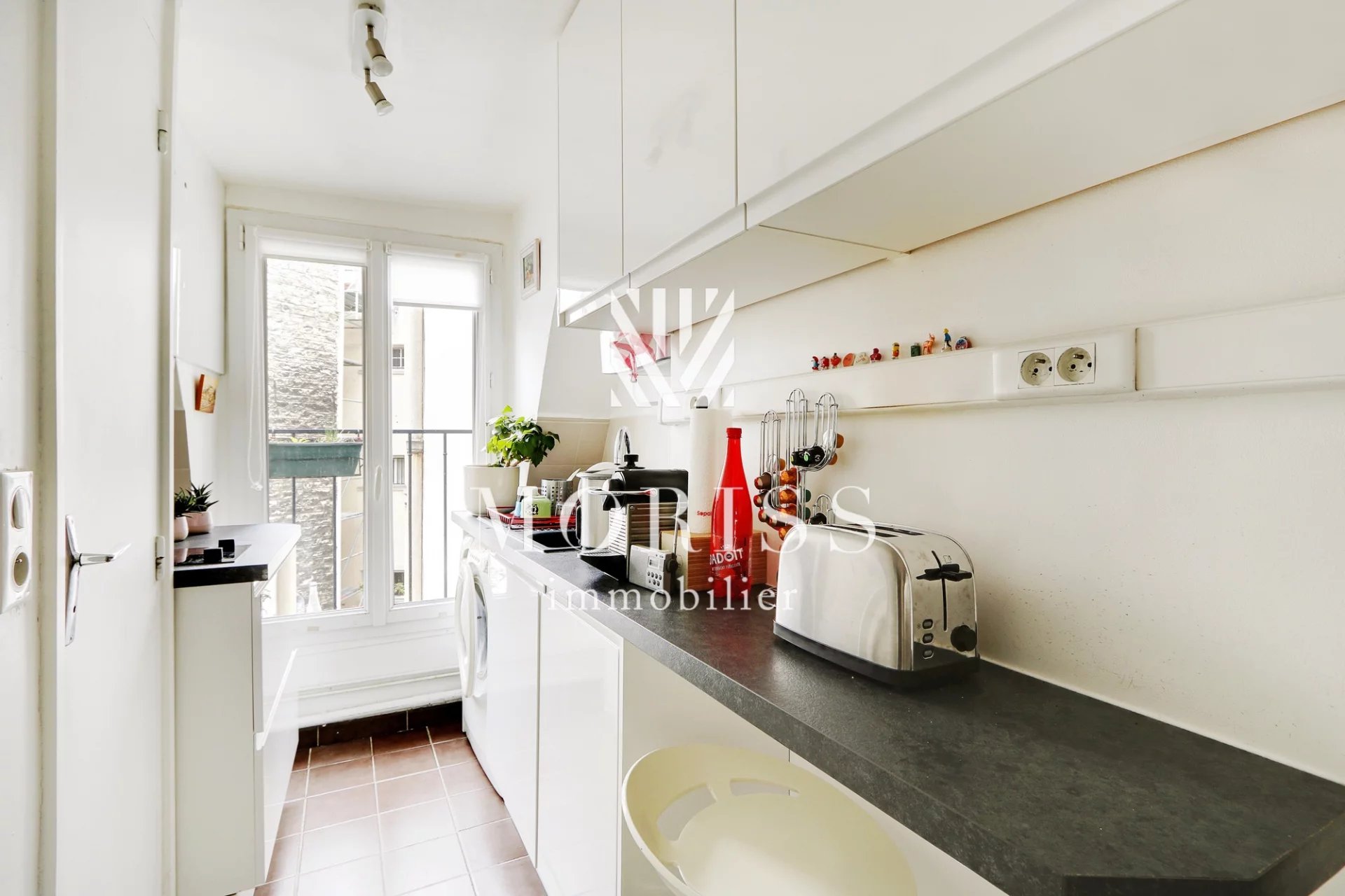 Paris 18e – Appartement rénové au calme sur jardin – secteur rec - Image Array