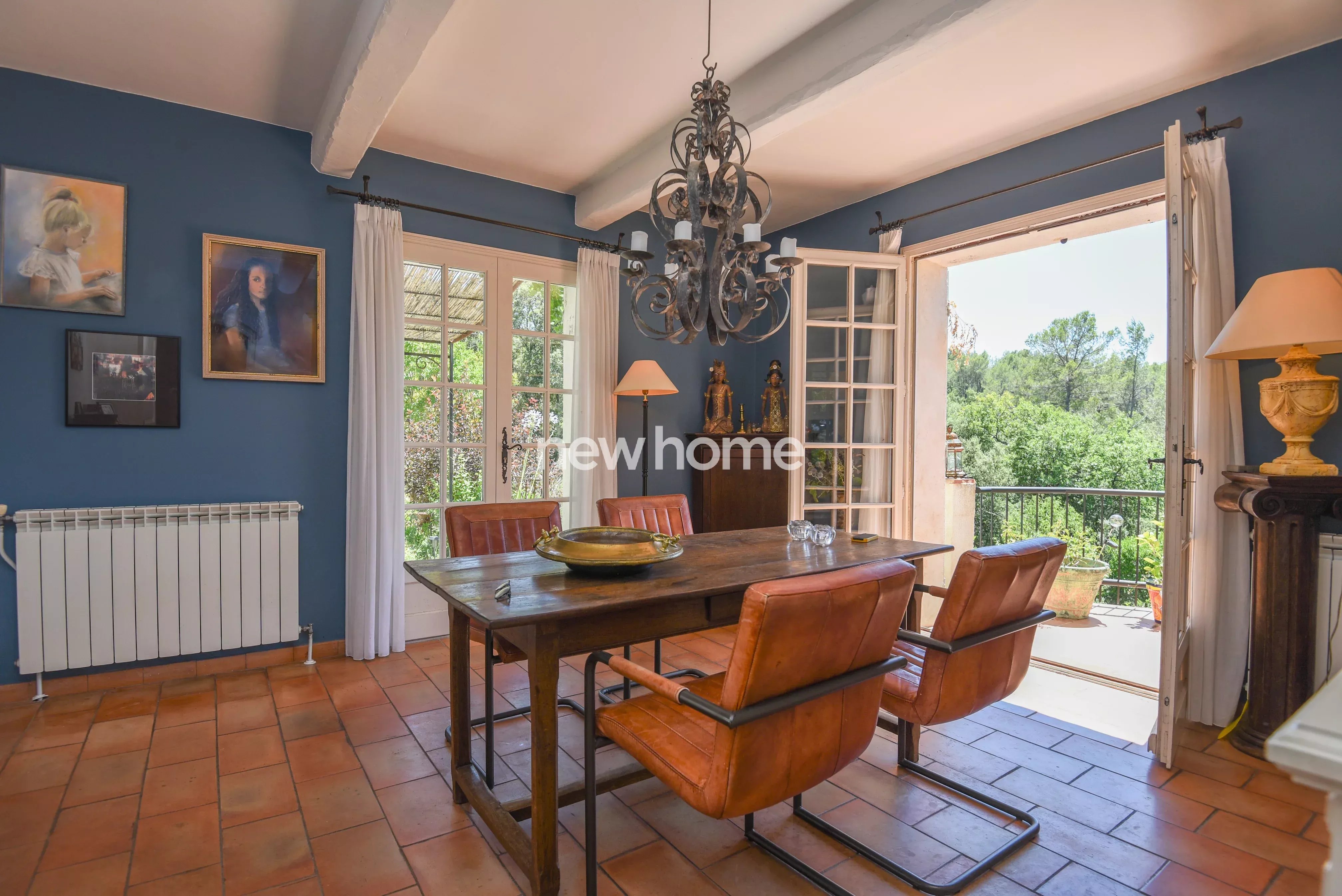 Maison spacieuse sur un terrain vaste et arboré